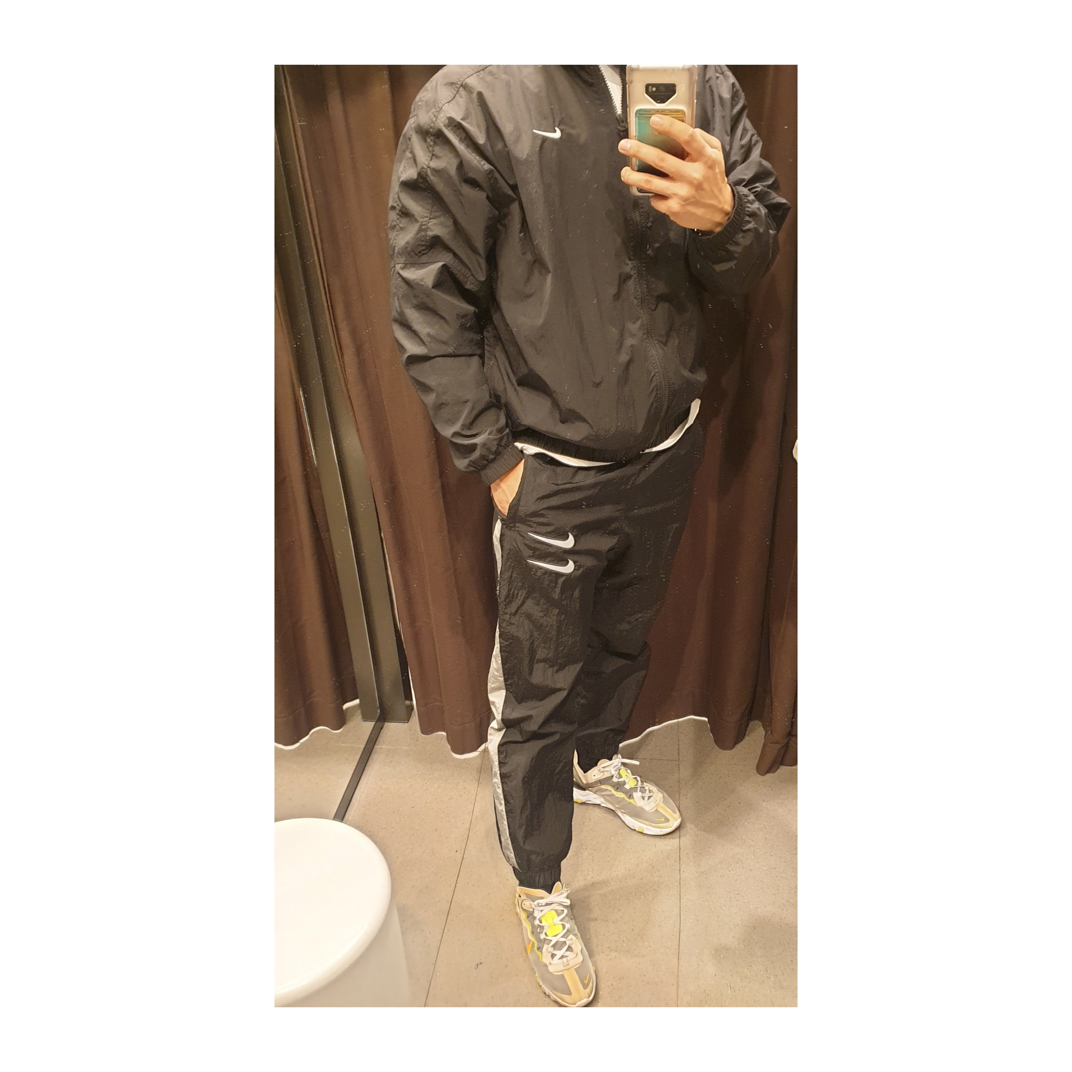 Nike M NRG Track Jacket Black, Nike React Element 87 Light Orewood Brown 착용 스타일