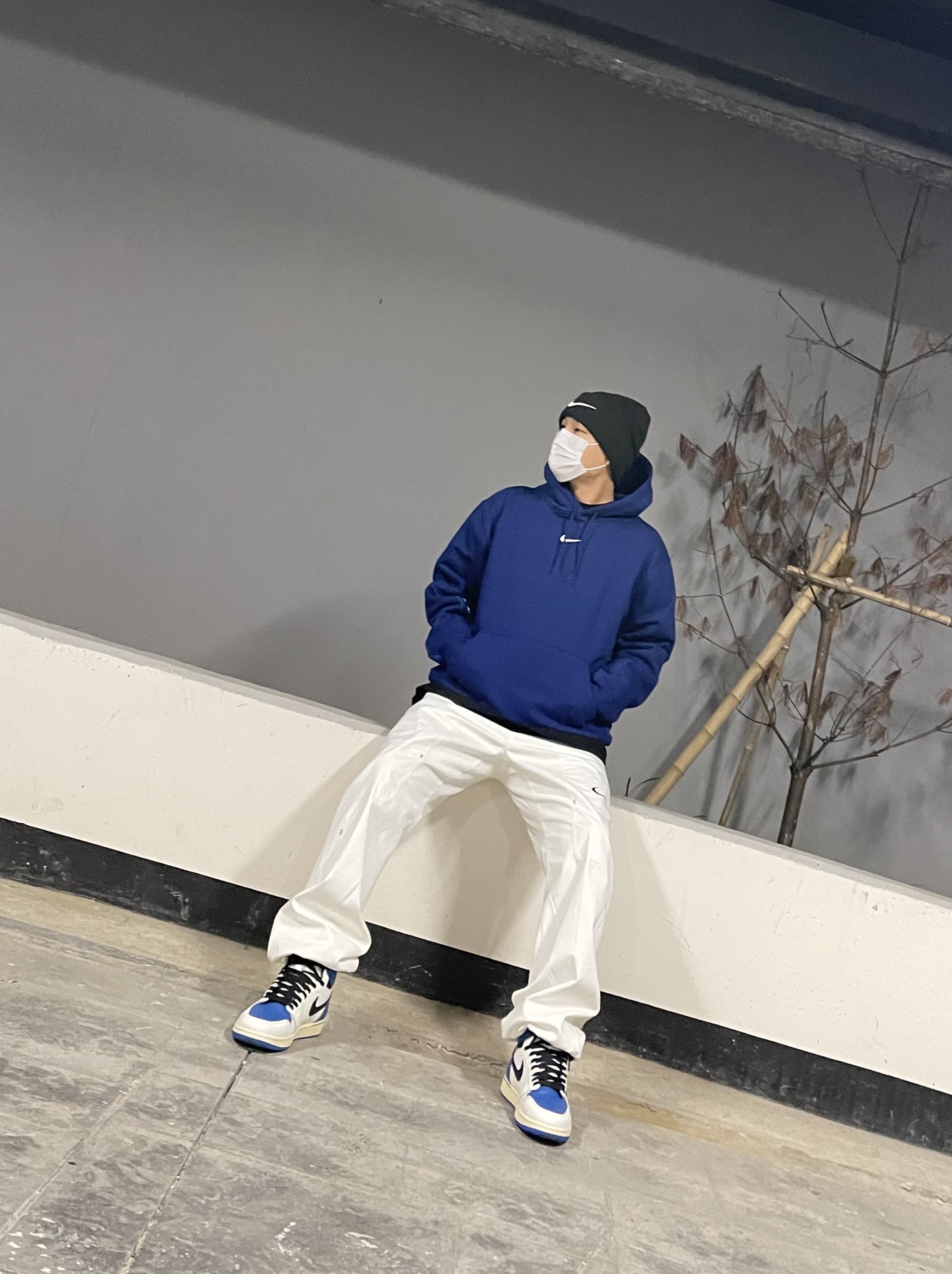 Jordan 1 x Travis Scott x Fragment Retro High OG SP Military Blue, Nike x Off-White NRG Pants White 착용 스타일 - 1