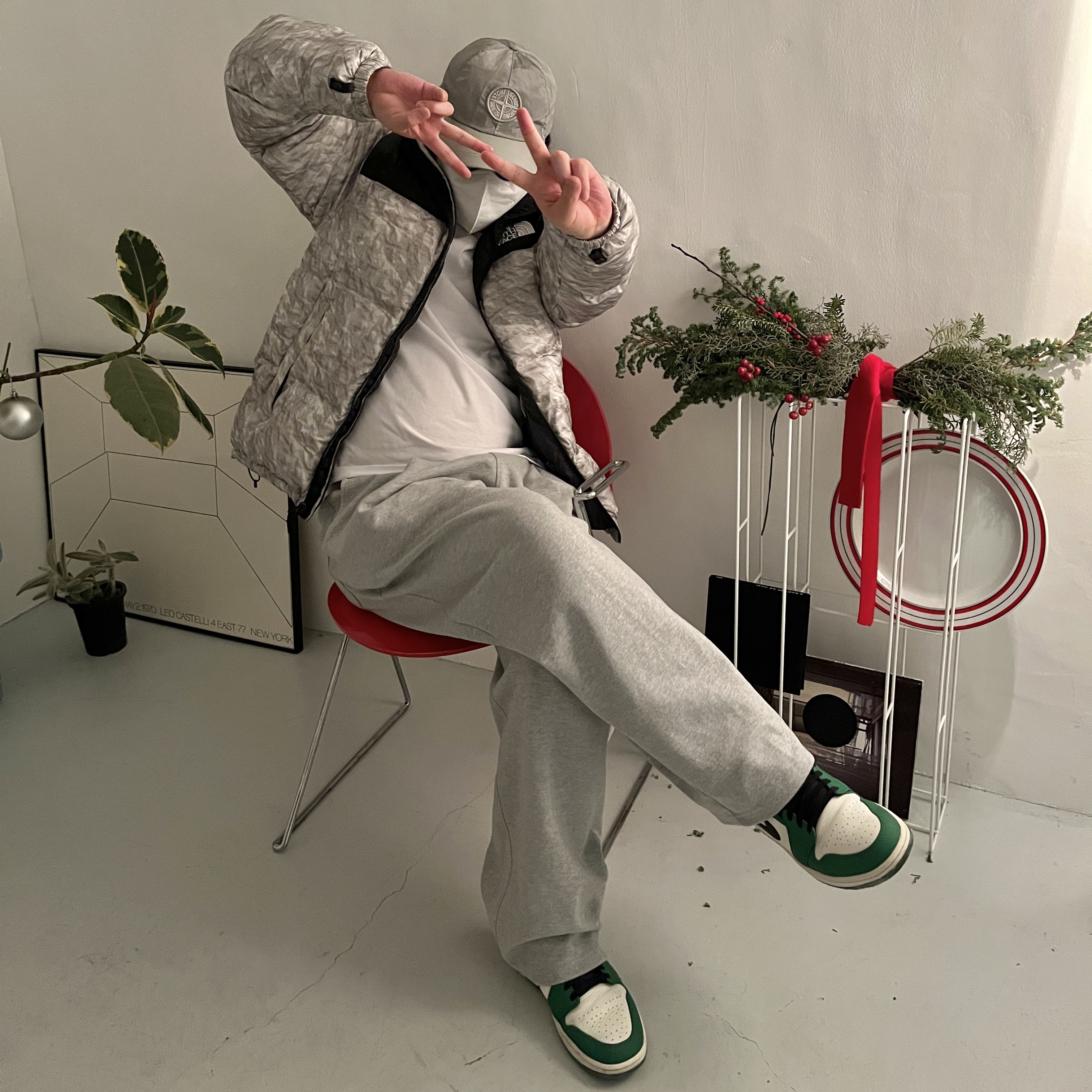 The North Face White Label Novelty Nuptse Down Jacket White, Jordan 1 Mid Pine Green 착용 스타일