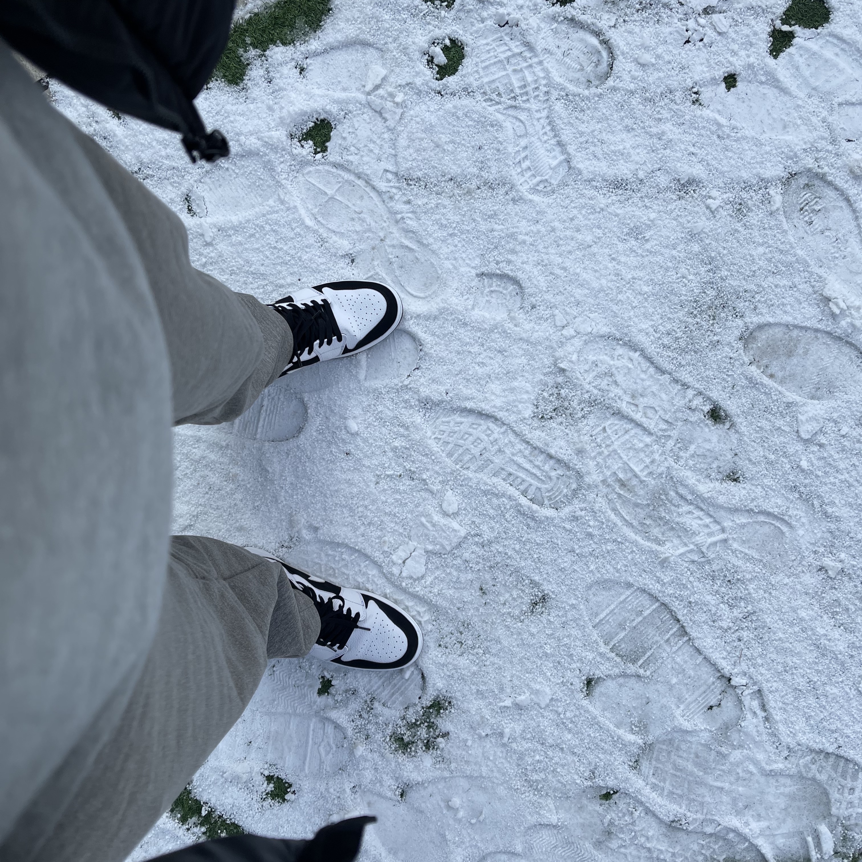 Jordan 1 Mid White Black 착용 스타일 - 2