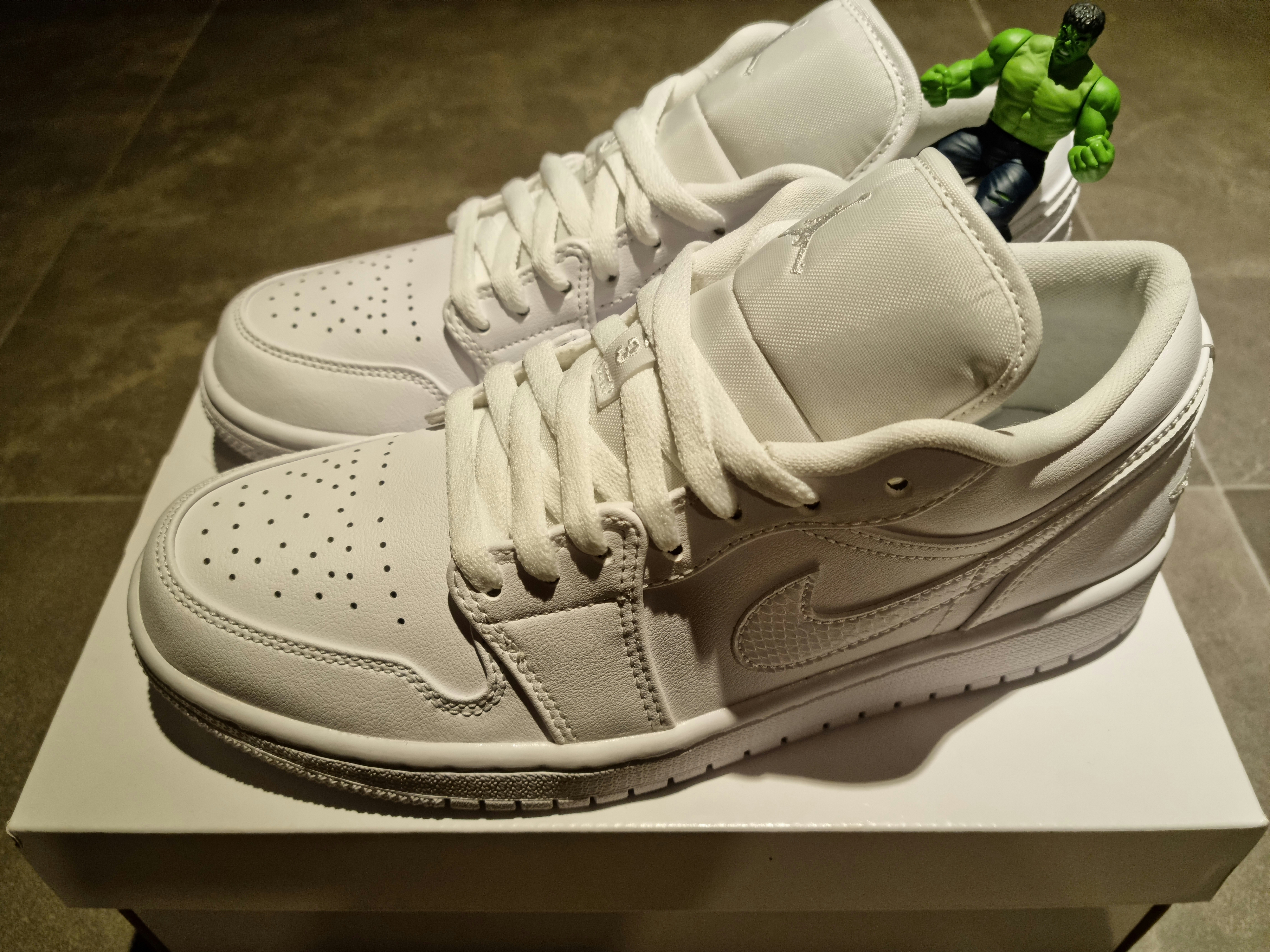 (W) Jordan 1 Low Triple White 2020 착용 스타일 - 2