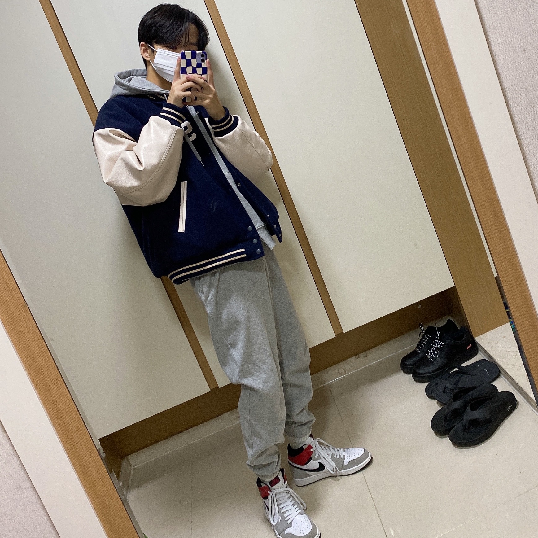 Jordan 1 Retro High OG Light Smoke Grey 착용 스타일 - 2