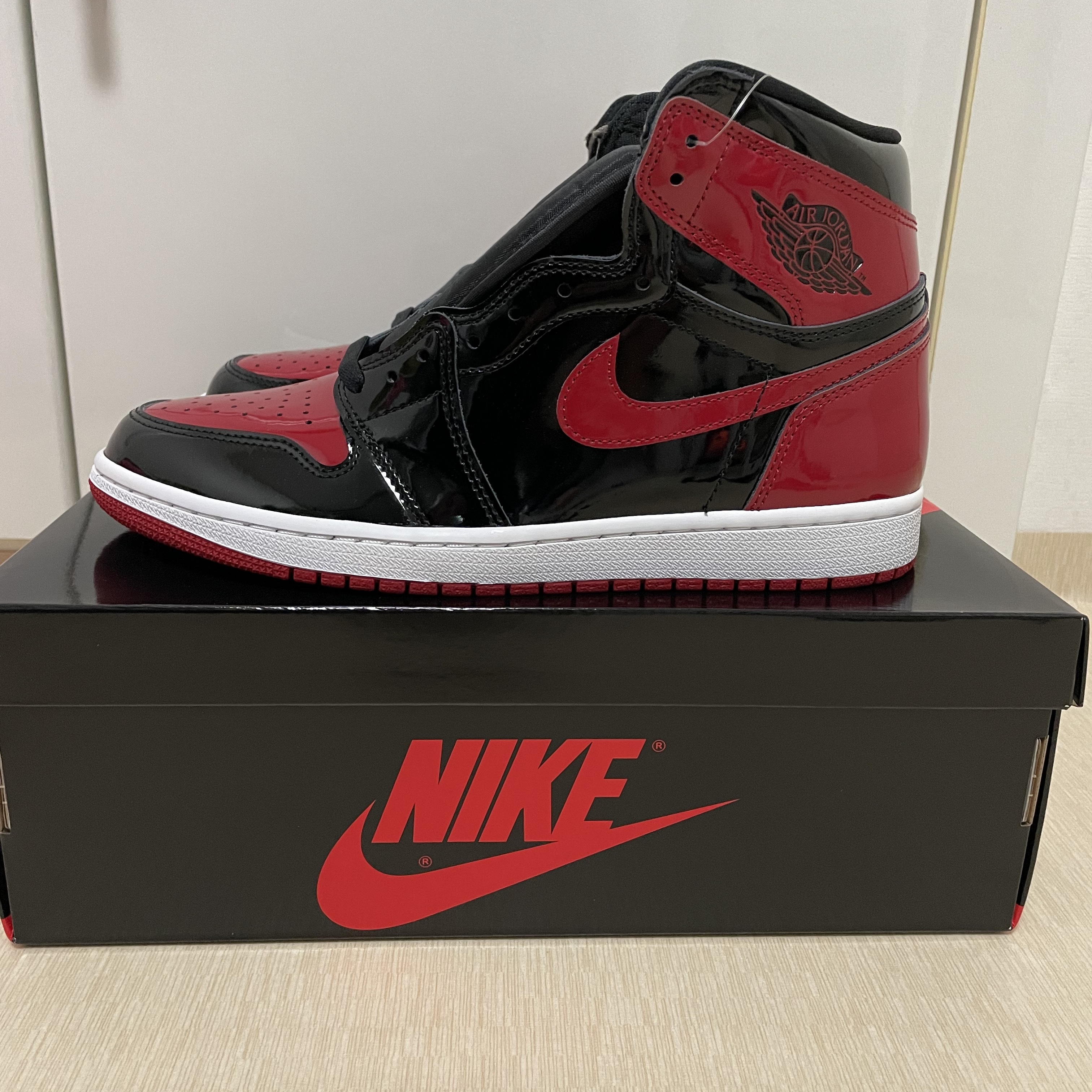 Jordan 1 Retro High OG Patent Bred 착용 스타일 - 2