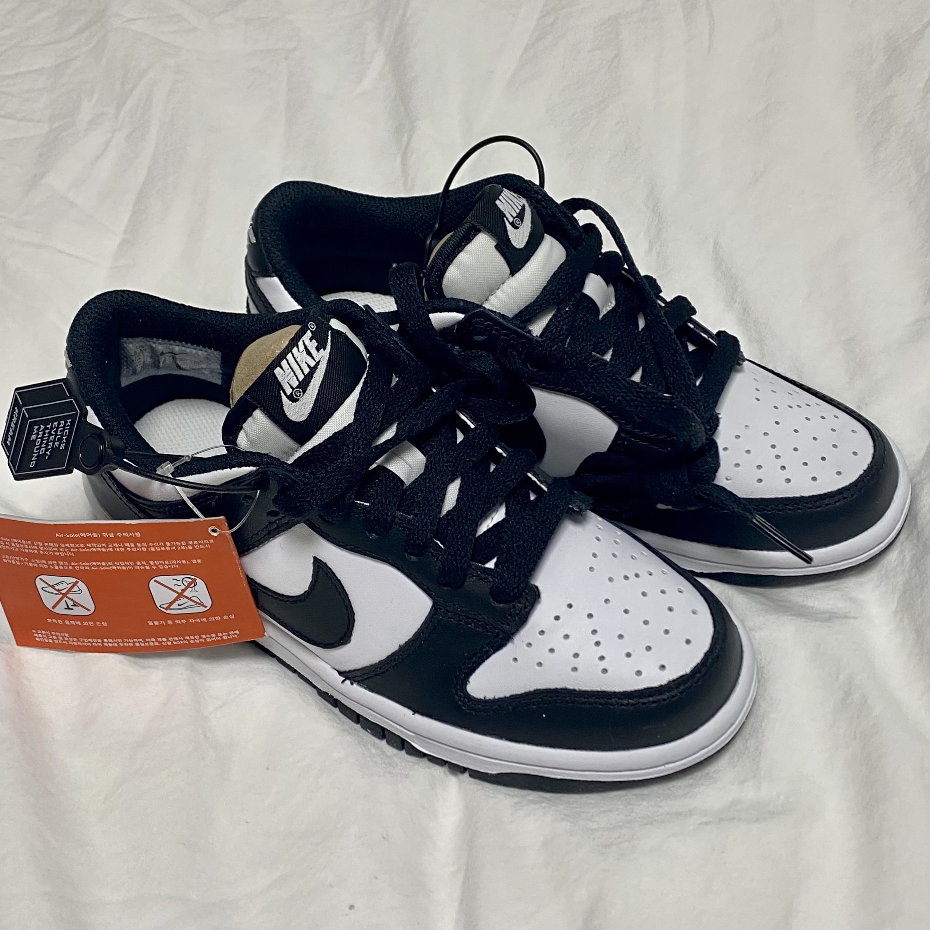 (GS) Nike Dunk Low Black 착용 스타일 - 2