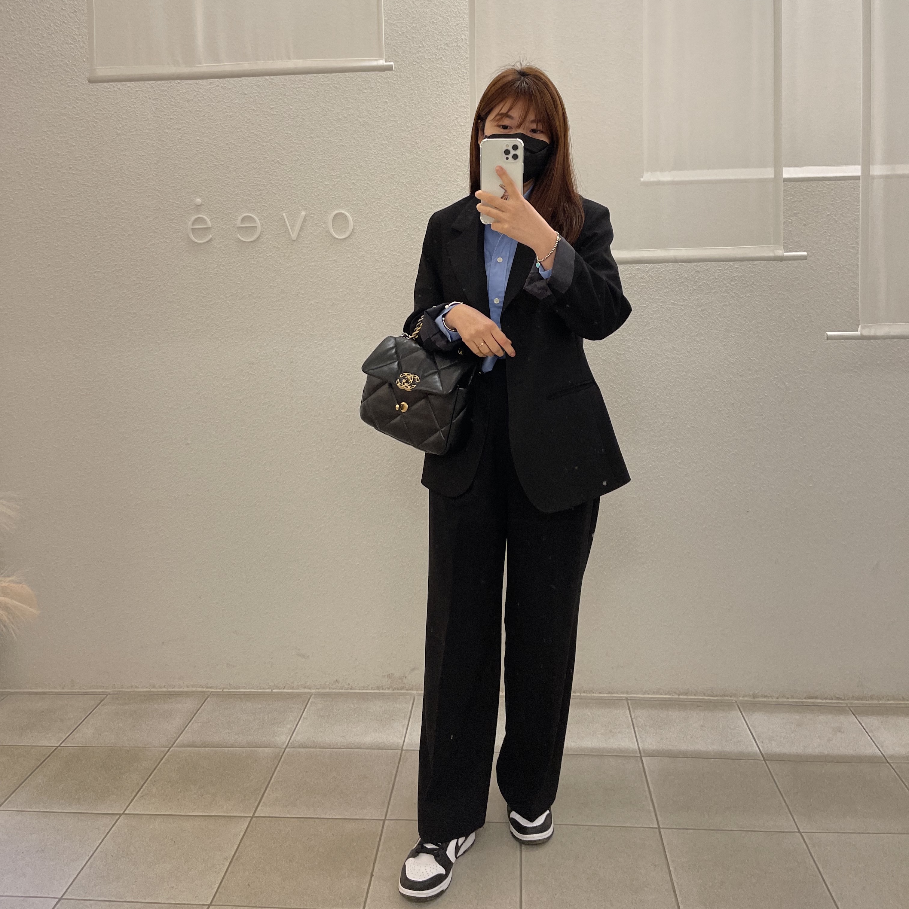 Chanel Medium 19 Handbag Lambskin & Gold Black, (W) Nike Dunk Low Black 착용 스타일
