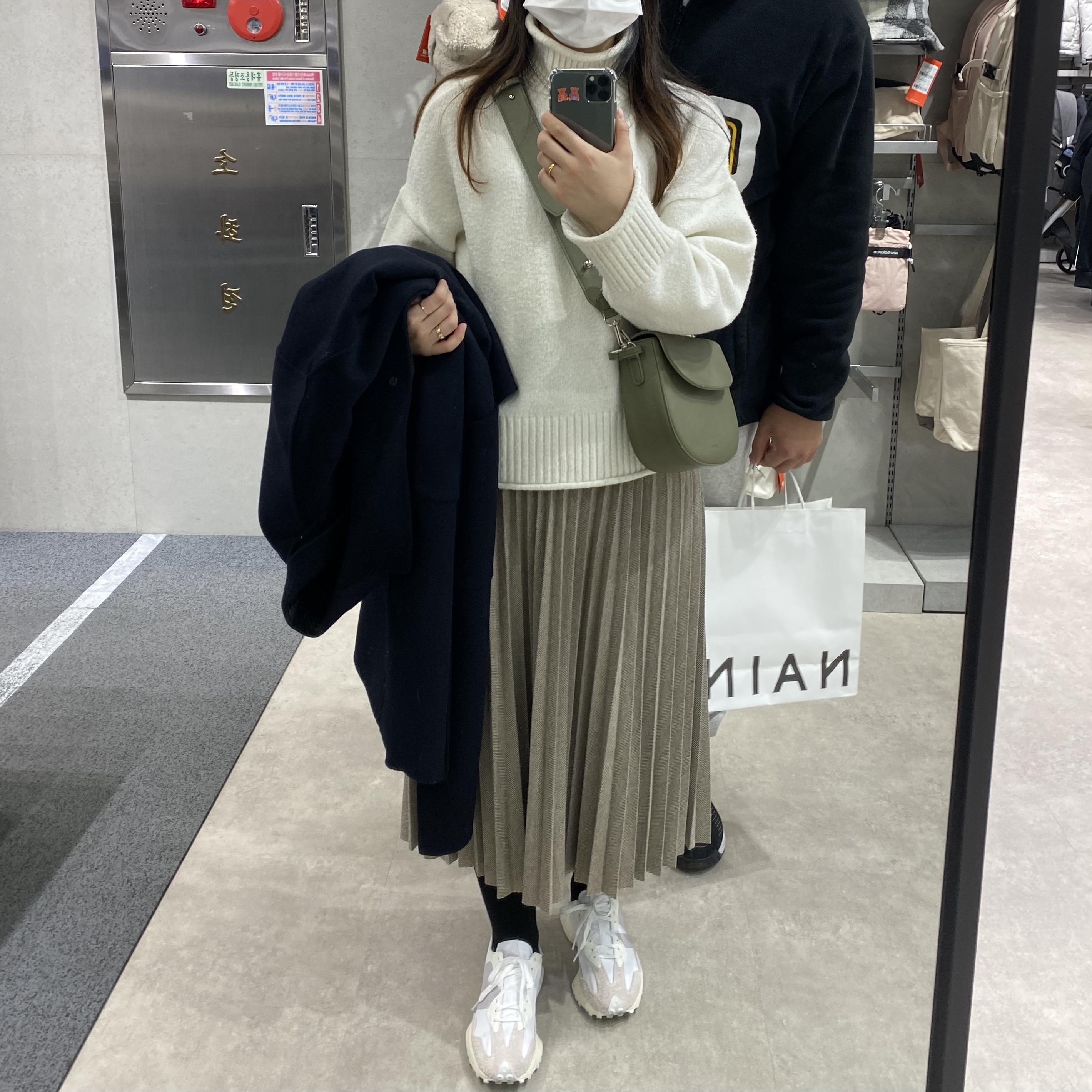 (W) New Balance 327 White Moonbeam 착용 스타일 - 2