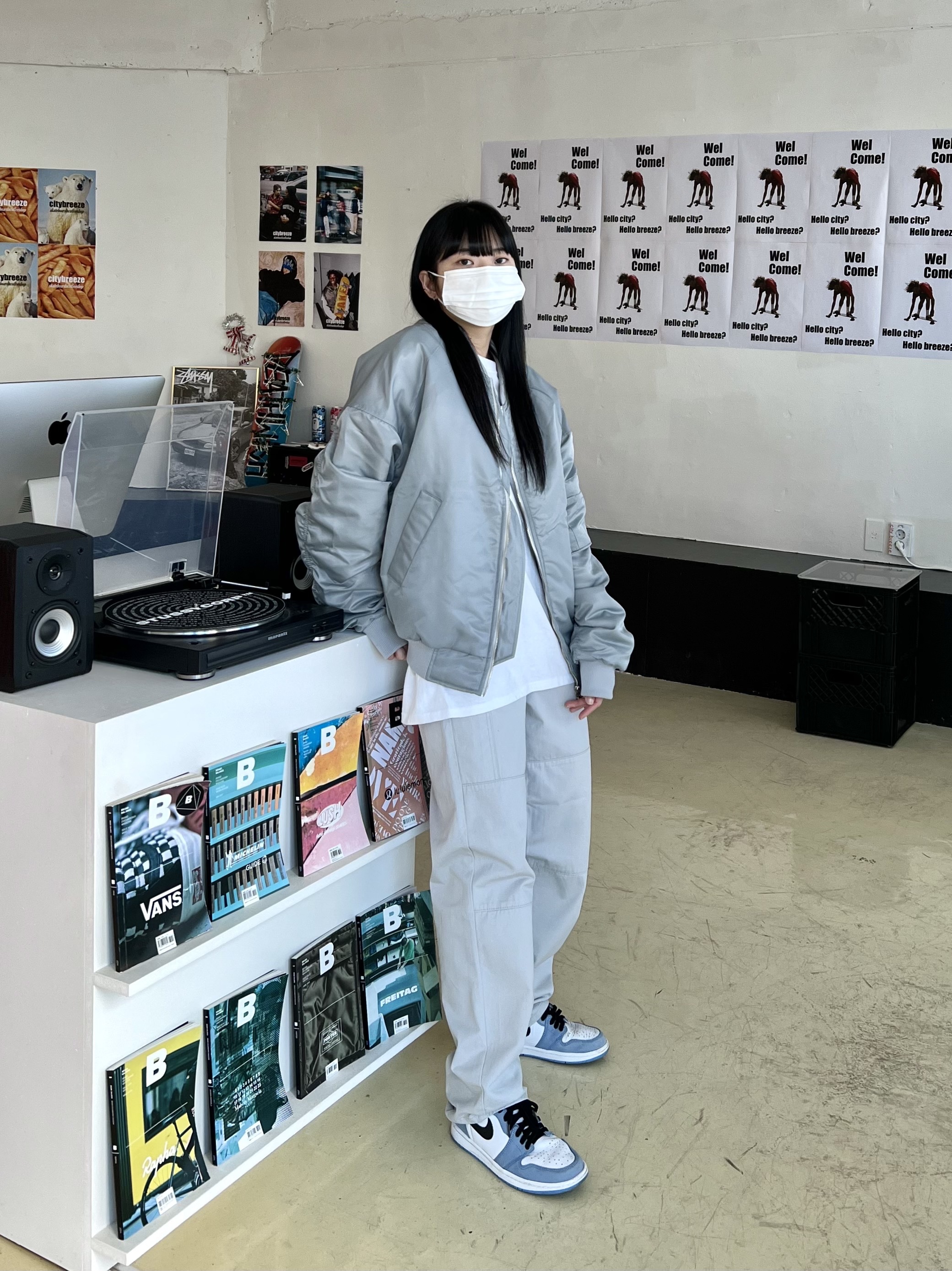 Jordan 1 Retro High OG University Blue, Stussy Basic Stussy LS T-Shirt White 2021 착용 스타일 - 1