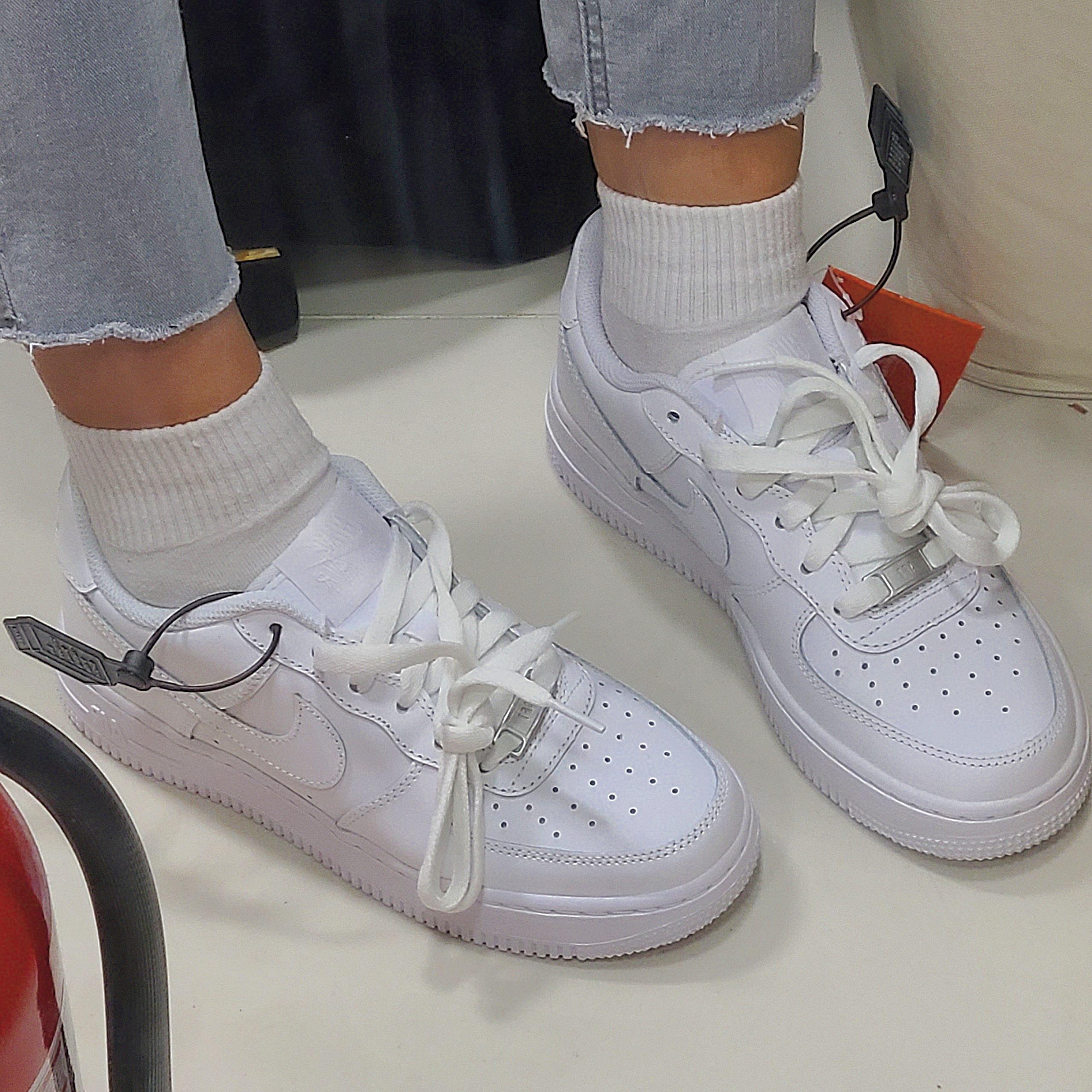 (GS) Nike Air Force 1 LE White 착용 스타일