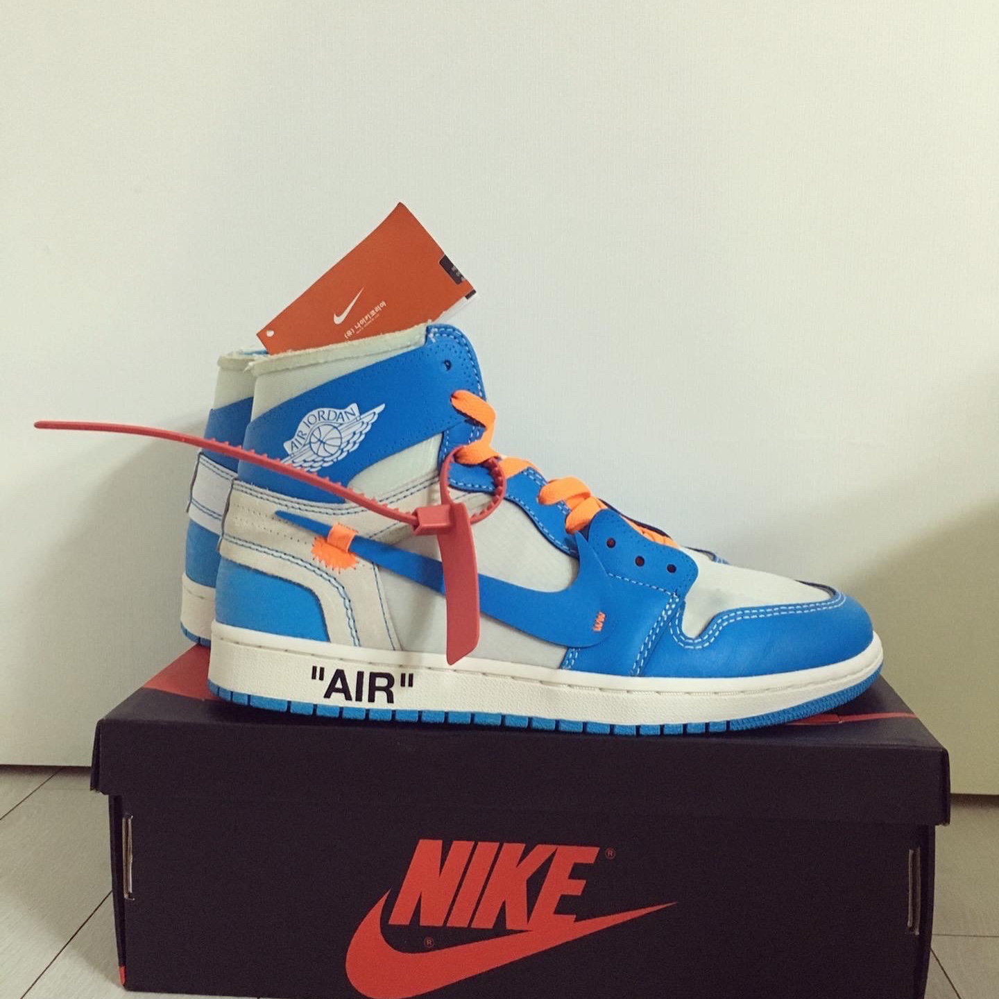 Jordan 1 x Off-White Retro High University Blue 착용 스타일 - 1
