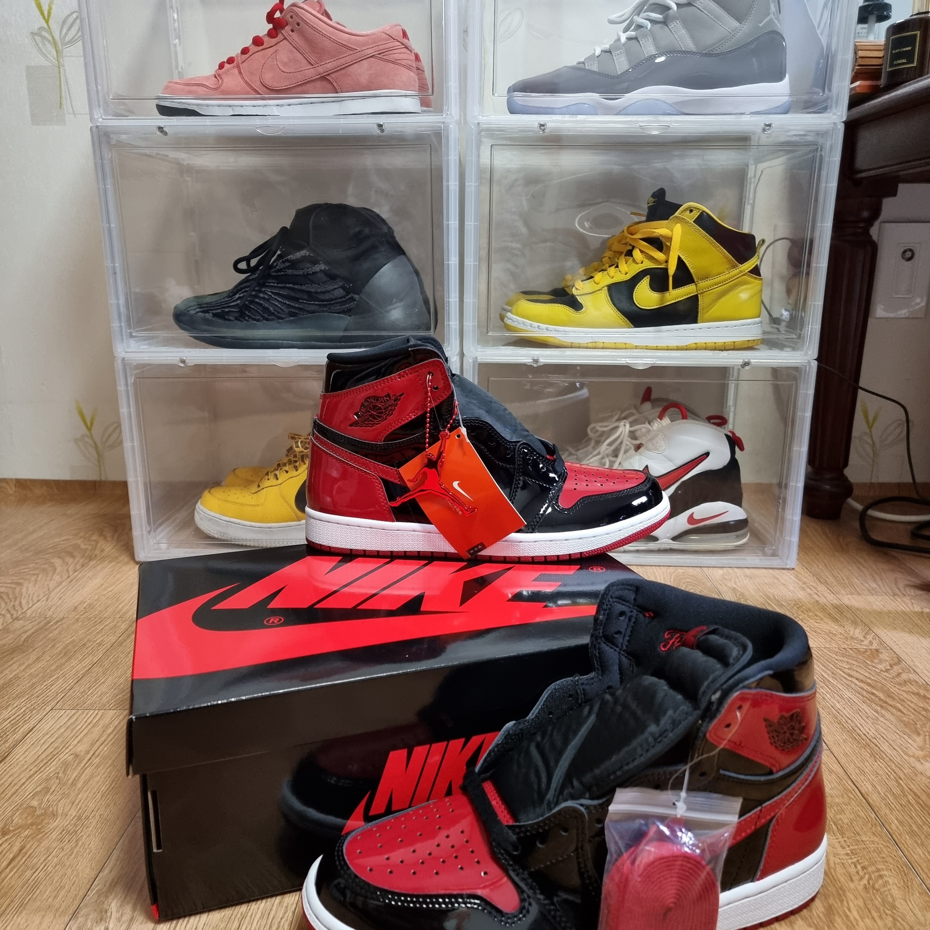 Jordan 1 Retro High OG Patent Bred, Nike Dunk High SP Varsity Maize 착용 스타일