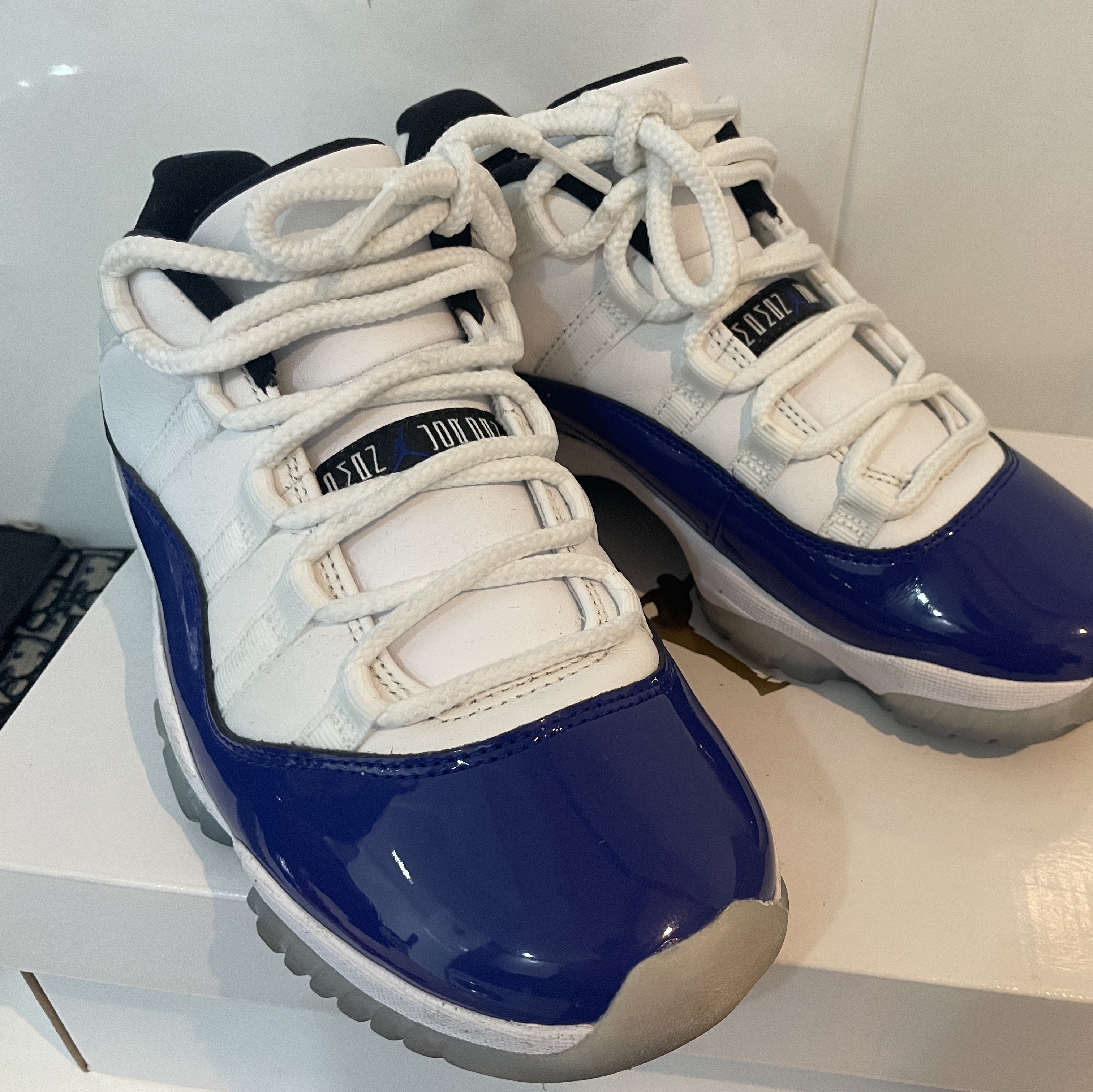 (W) Jordan 11 Retro Low Concord Sketch 착용 스타일 - 4