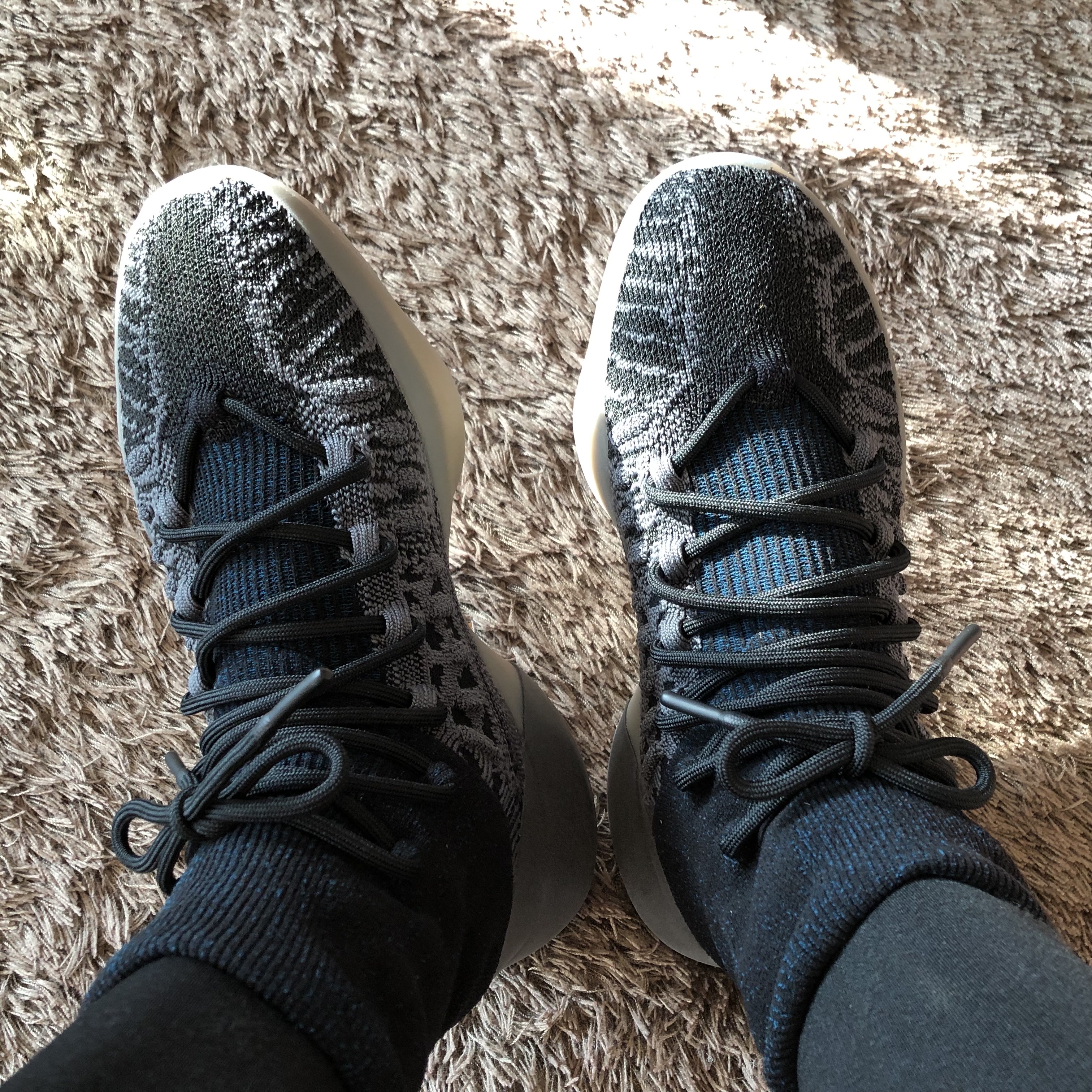 Adidas Yeezy BSKTBL Knit Slate Blue 착용 스타일 - 2