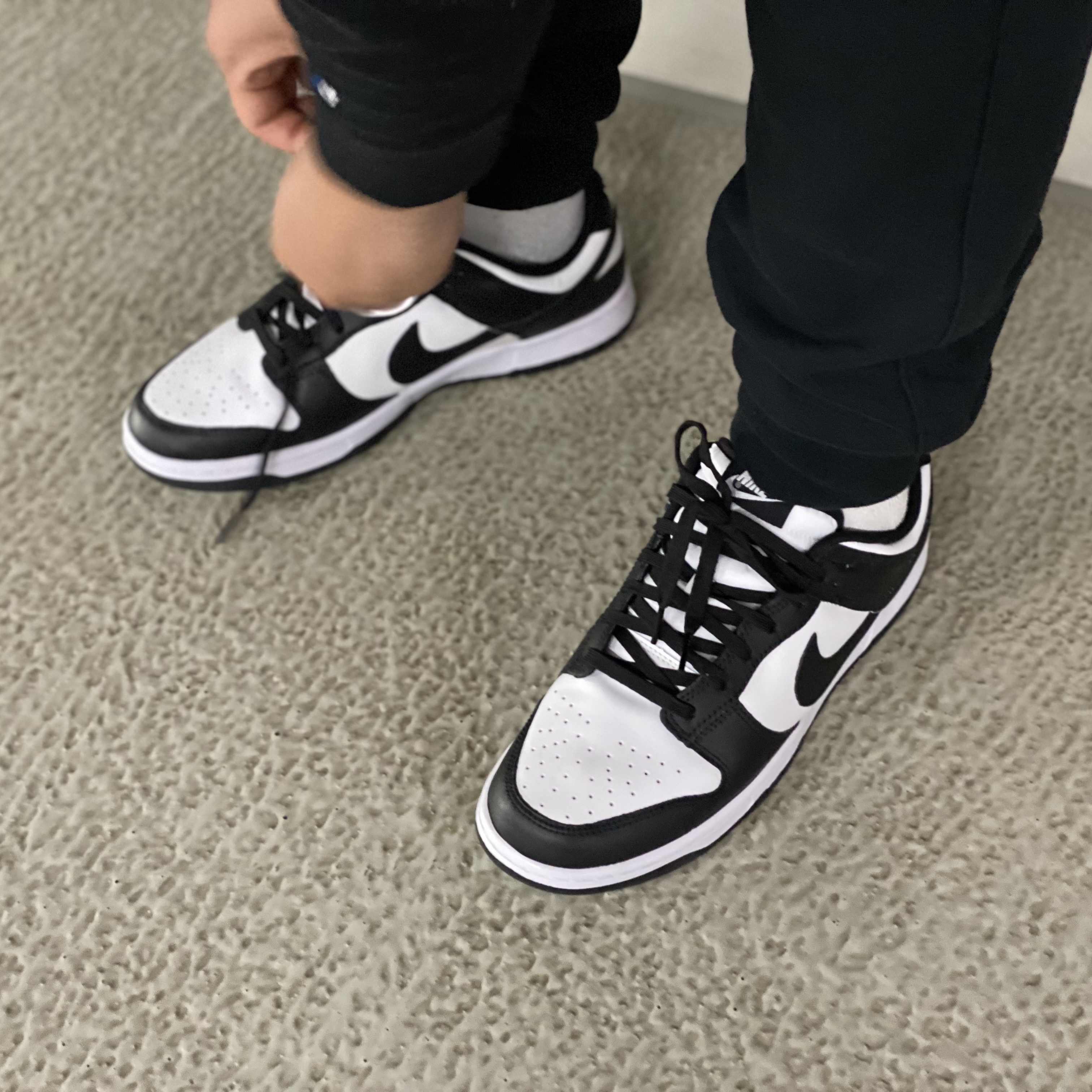 Nike Dunk Low Retro Black 착용 스타일 - 2