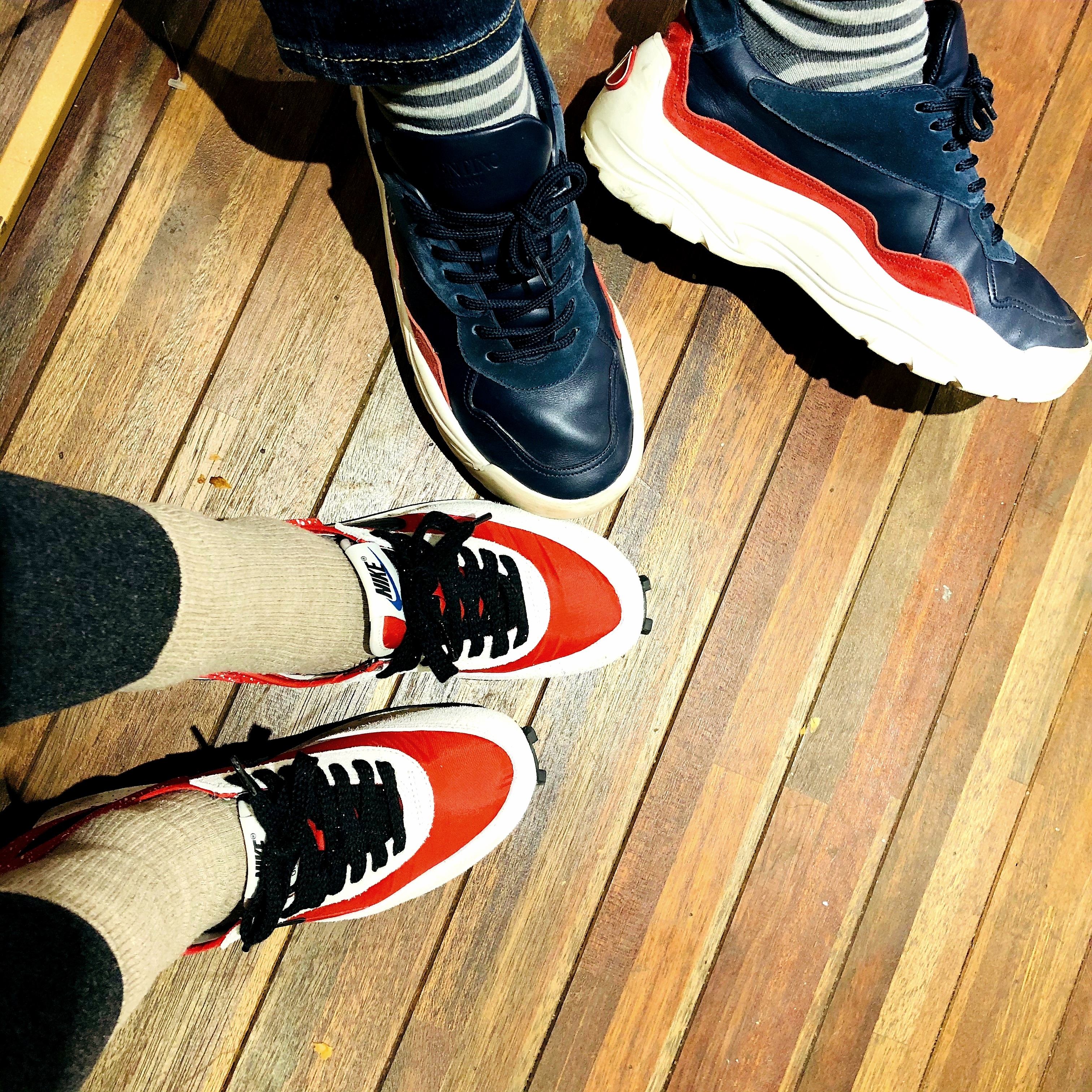 Valentino Gumboy Calfskin Sneakers Blue Red, (W) Nike x Undercover Daybreak University Red 착용 스타일 - 1