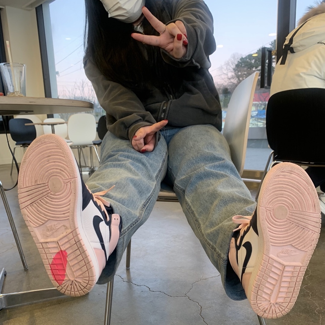 (W) Jordan 1 Retro High OG Atmosphere 착용 스타일