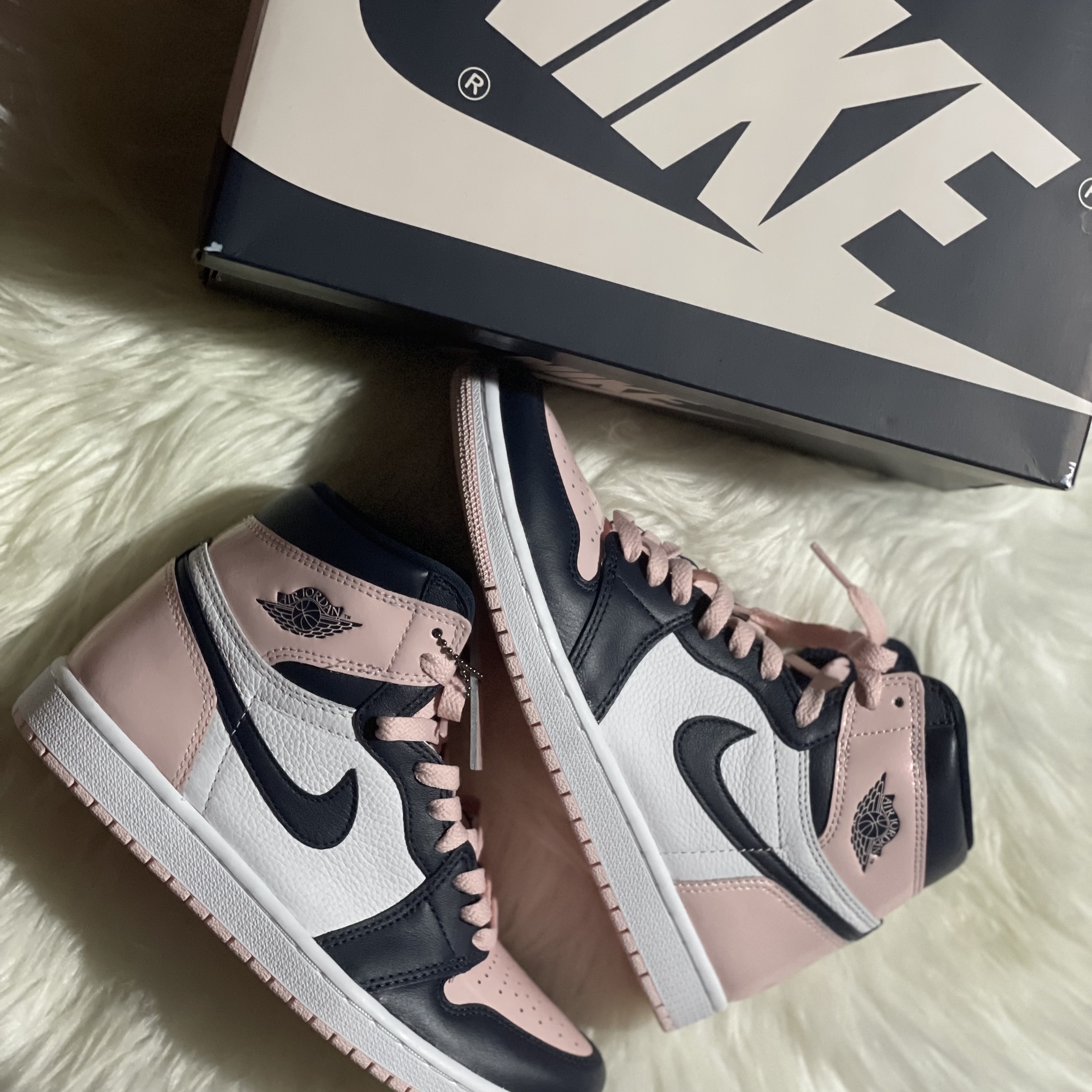 (W) Jordan 1 Retro High OG Atmosphere 착용 스타일 - 2