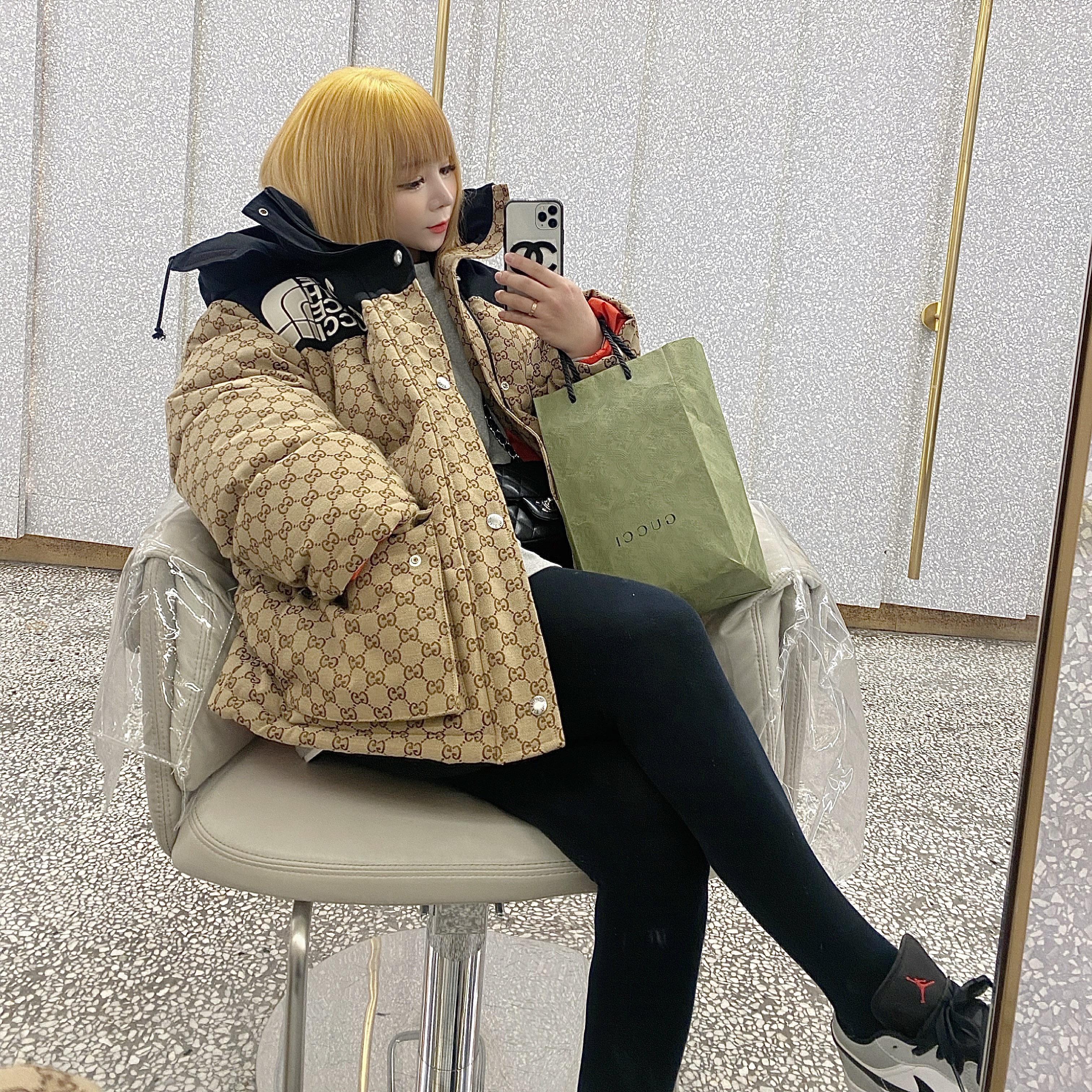 (W) Gucci x The North Face GG Padded Jacket Beige Ebony 착용 스타일