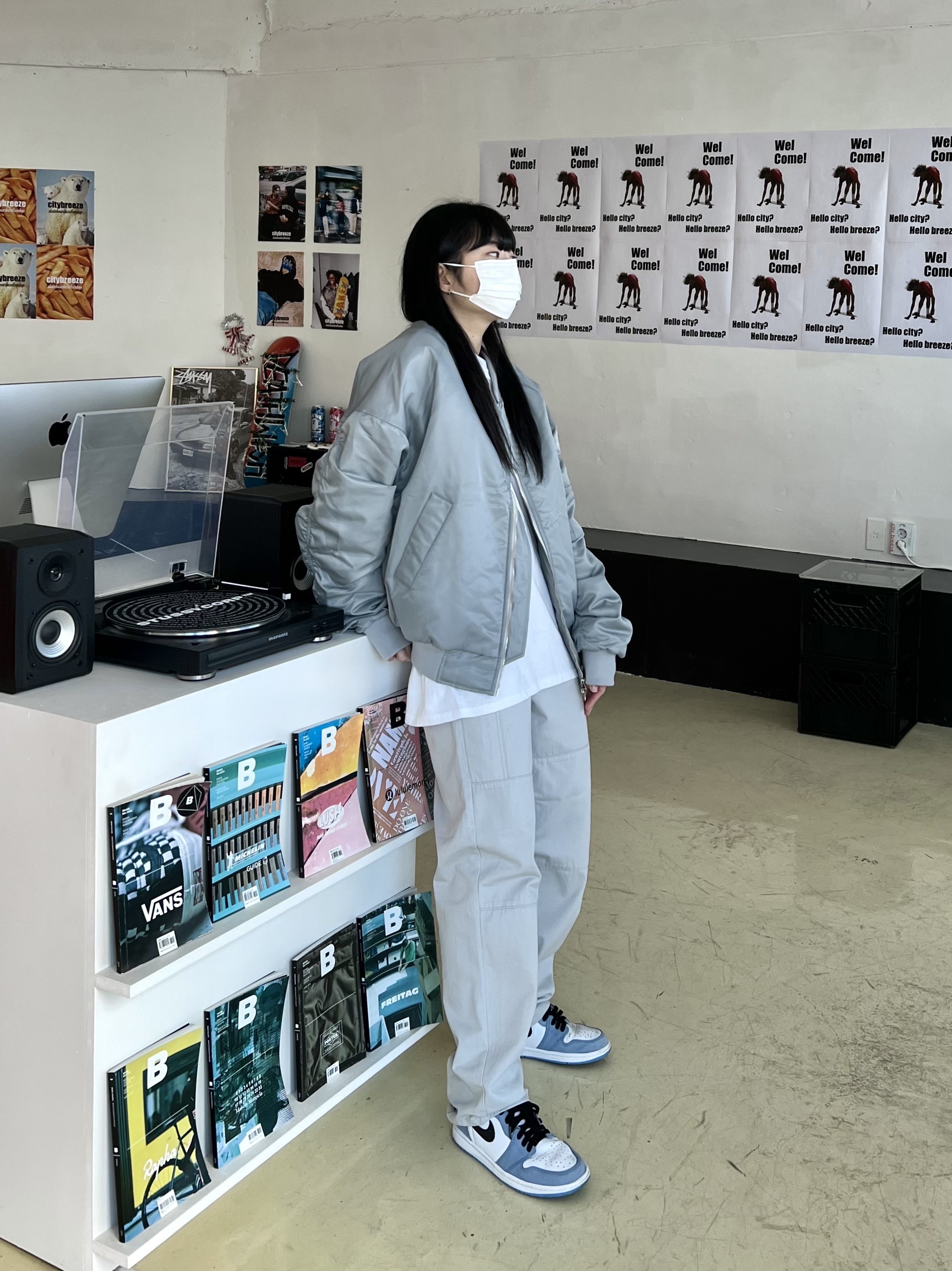 Jordan 1 Retro High OG University Blue, Stussy Basic Stussy LS T-Shirt White 2021 착용 스타일 - 2