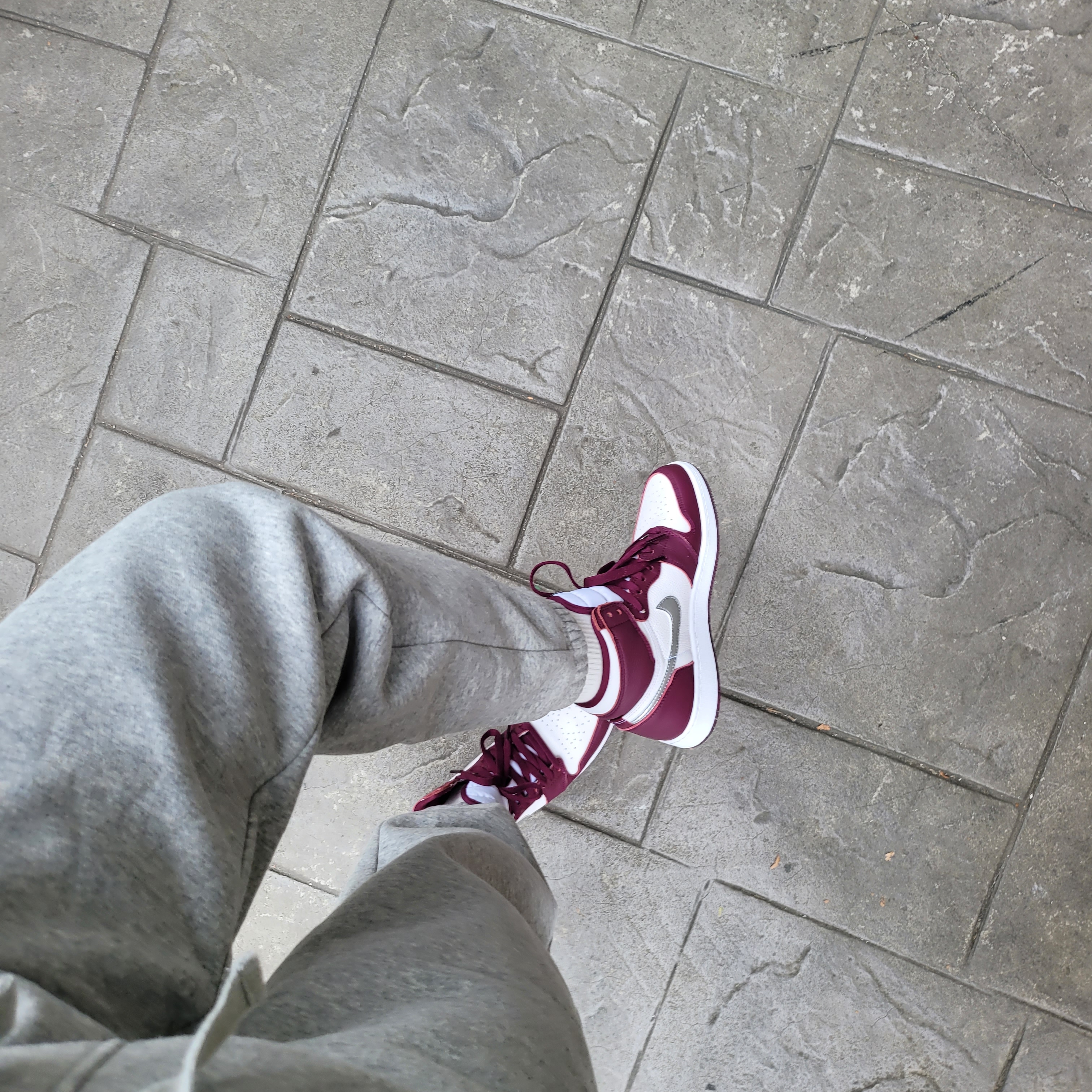 (GS) Jordan 1 Retro High OG Bordeaux 착용 스타일
