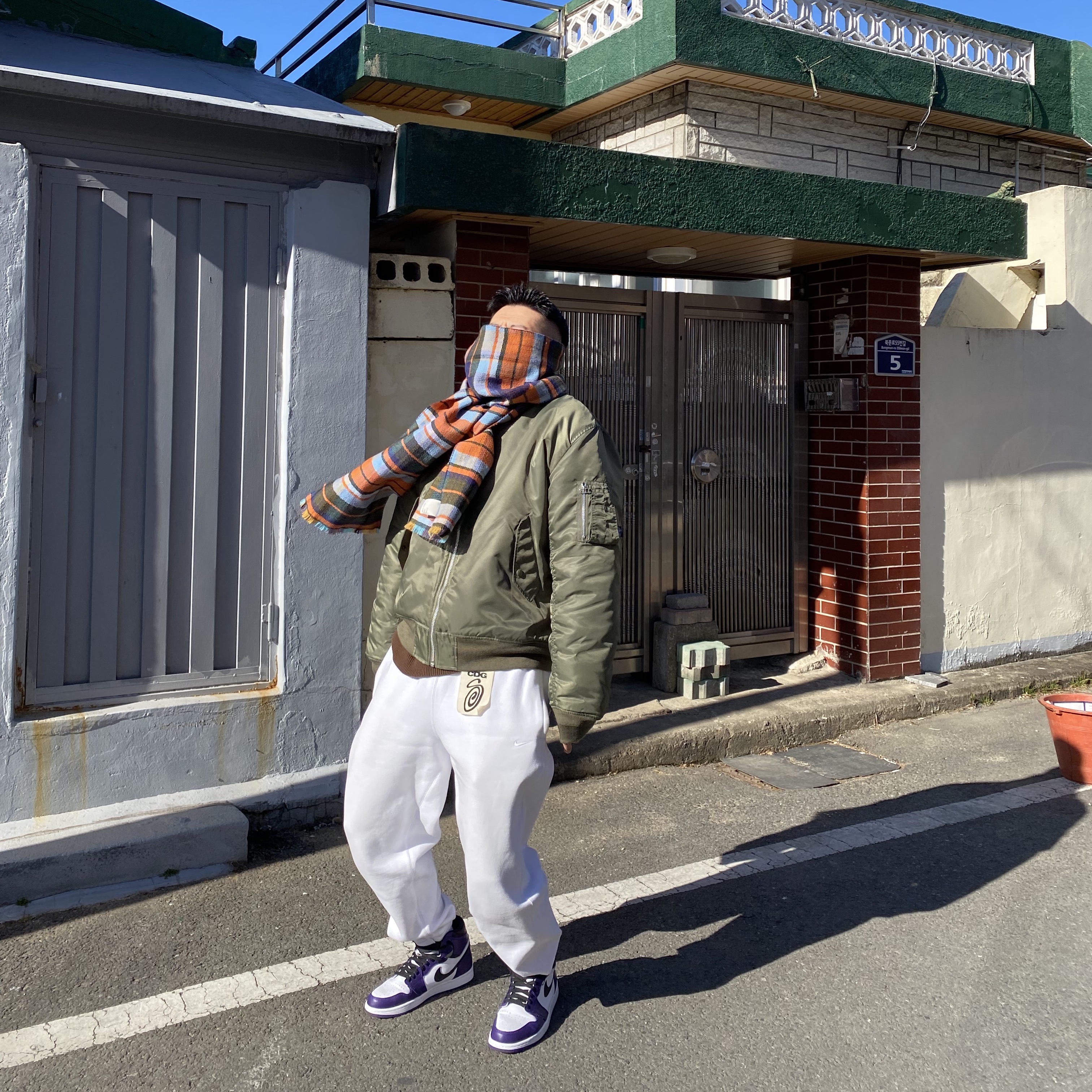 Stussy x CDG MA-1 Jacket Olive, Jordan 1 Retro High OG Court Purple 2020 착용 스타일