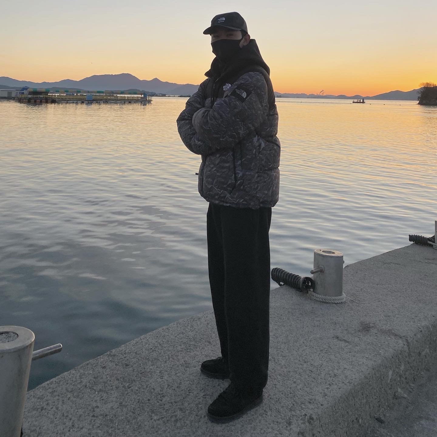 The North Face White Label Novelty Nuptse Down Jacket Gray, Supreme x The North Face Summit Series Outer Tape Seam Camp Cap Black - 21SS 착용 스타일 - 2