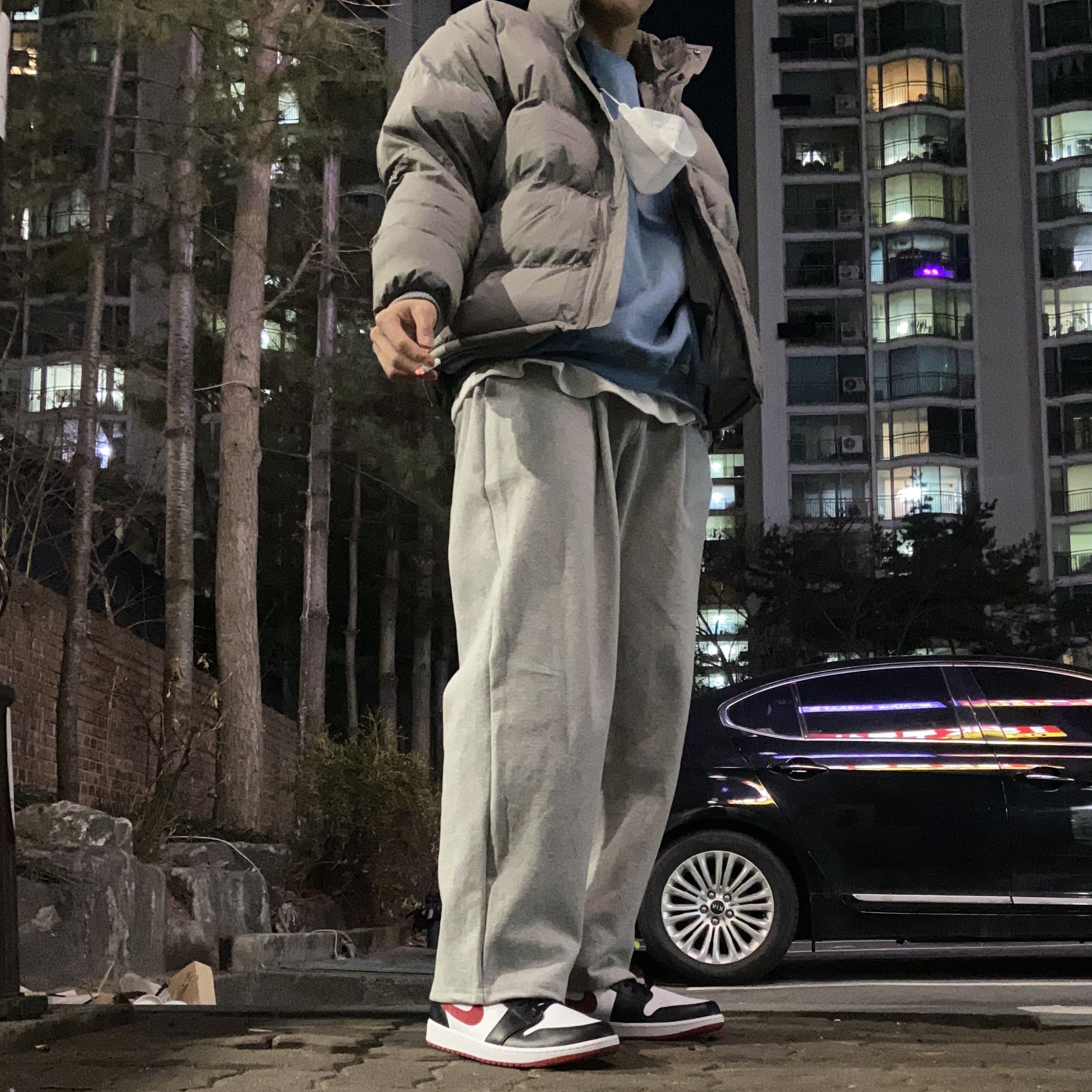 Jordan 1 Mid Gym Red Black White, IAB Studio Crewneck Sky Blue 착용 스타일