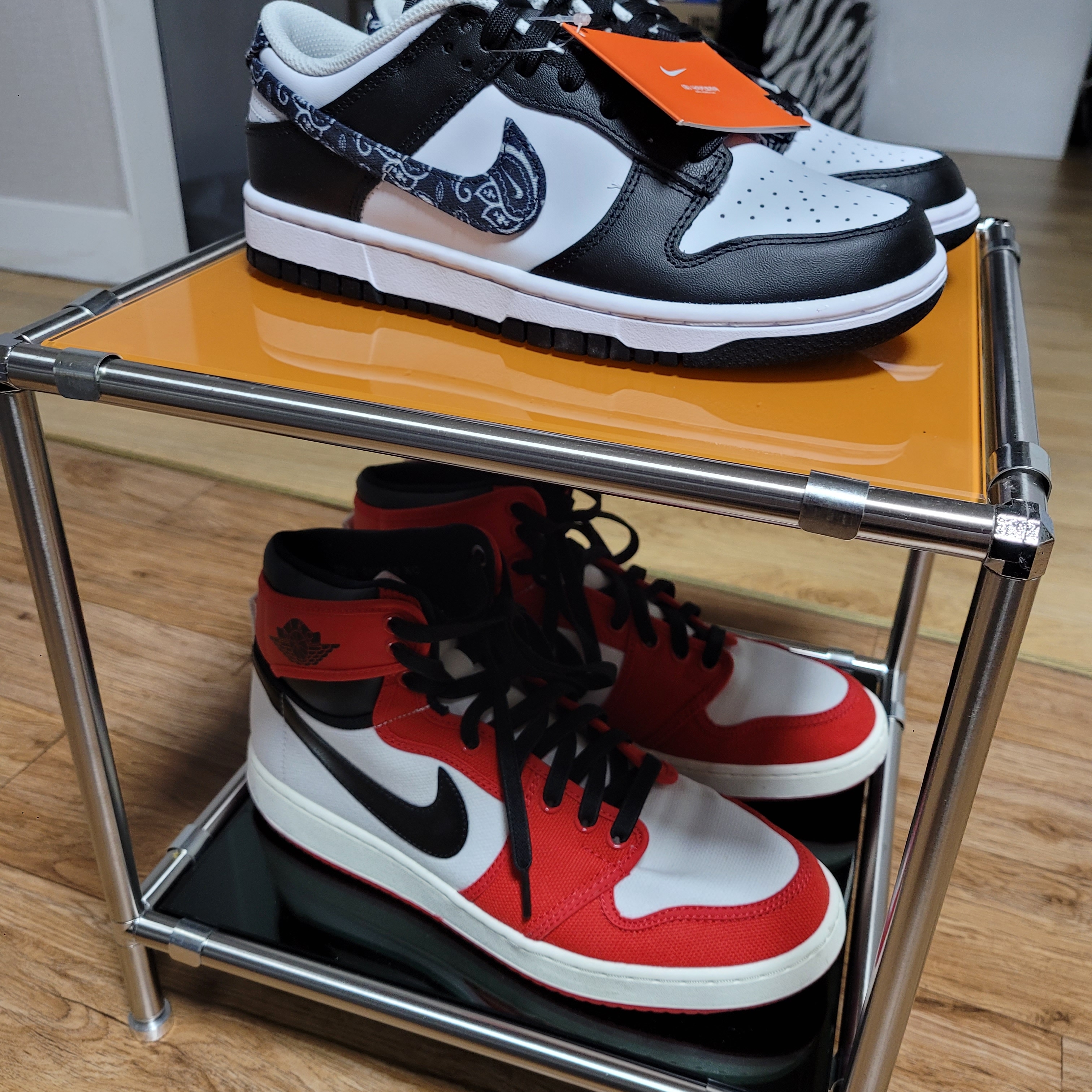 (W) Nike Dunk Low Essential Black Paisley, Jordan 1 KO Chicago 2021 착용 스타일 - 1