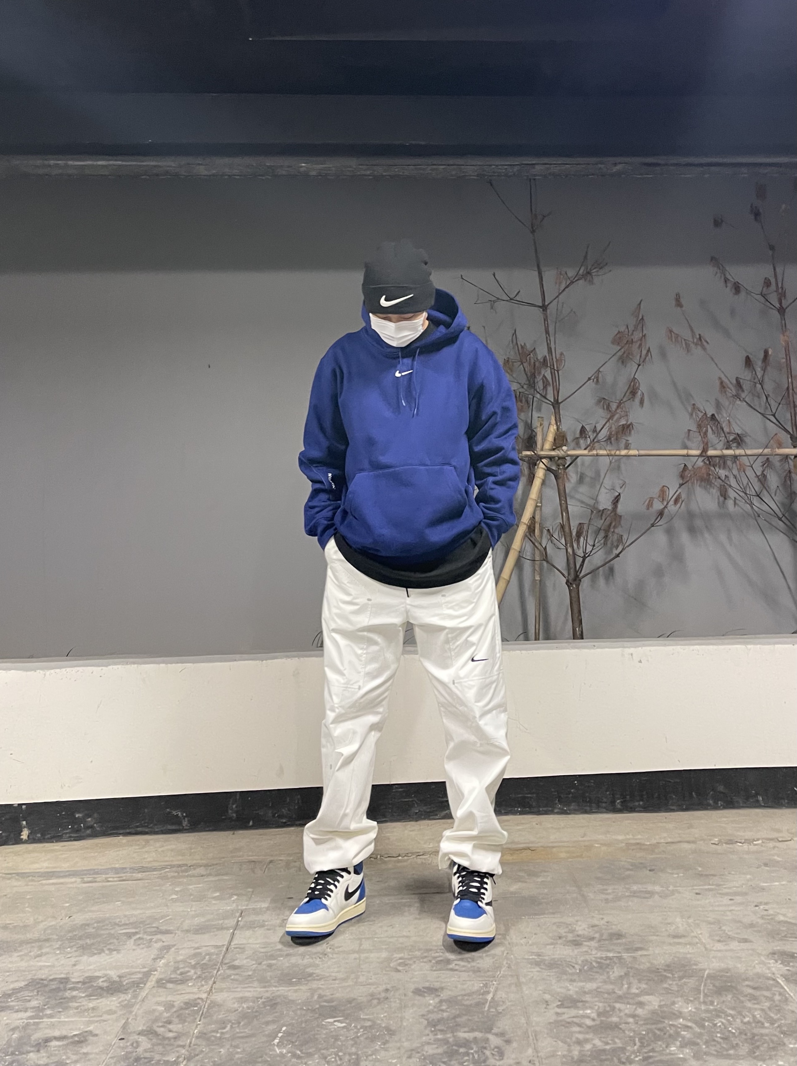 Jordan 1 x Travis Scott x Fragment Retro High OG SP Military Blue, Nike x Off-White NRG Pants White 착용 스타일 - 3