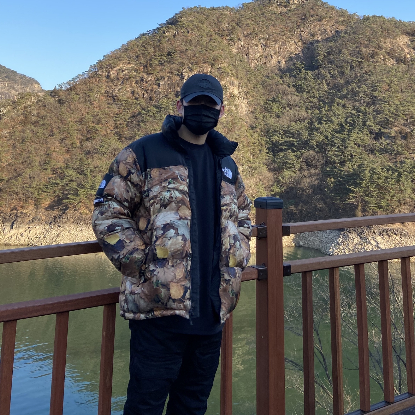 Supreme x The North Face Nuptse Leaves - 16FW, (W) Balenciaga Track Sneakers Triple Black 착용 스타일 - 2