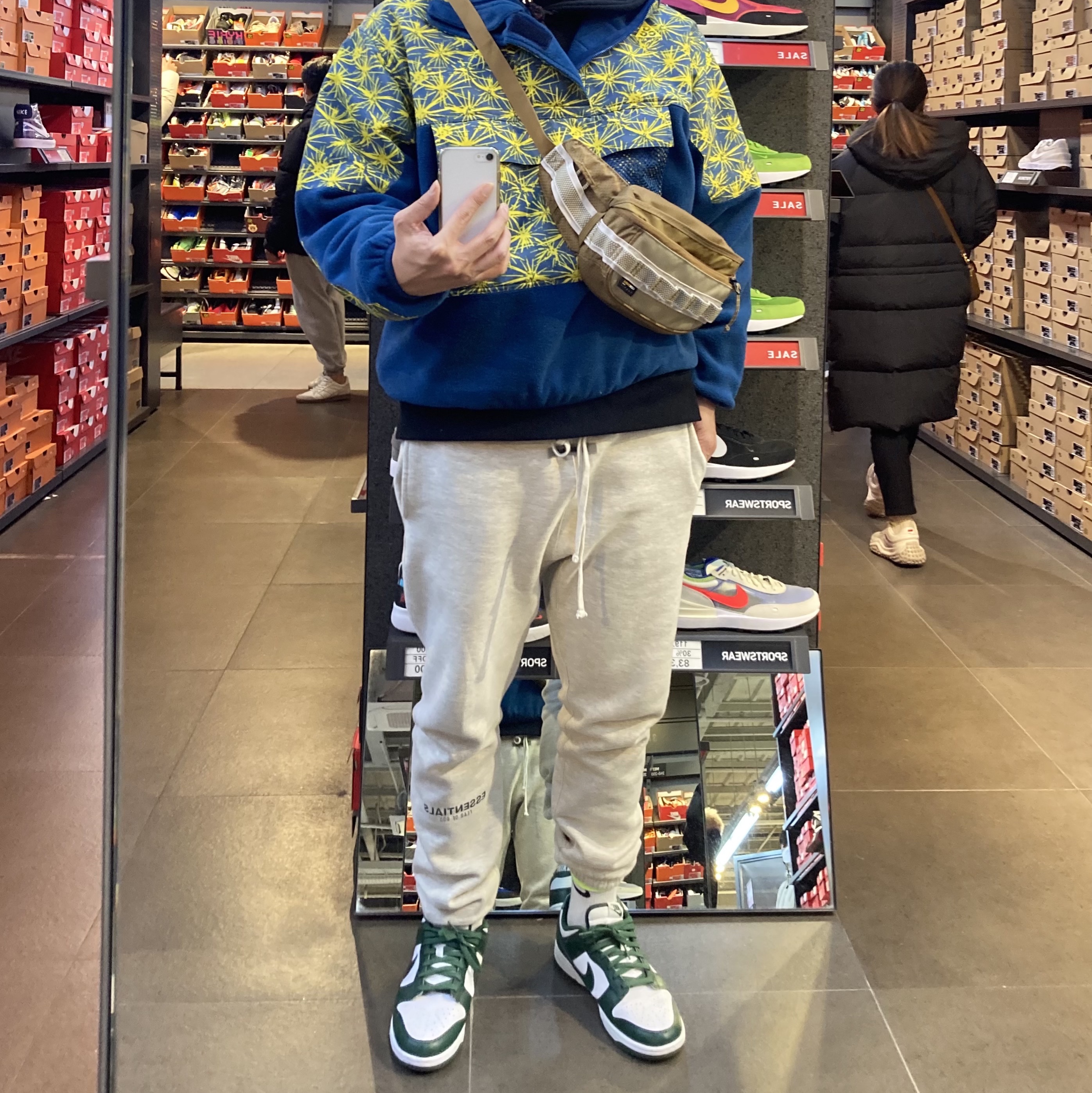 Nike Dunk Low Retro Varsity Green, Essentials The Core Collection Sweatpants Oatmeal 착용 스타일