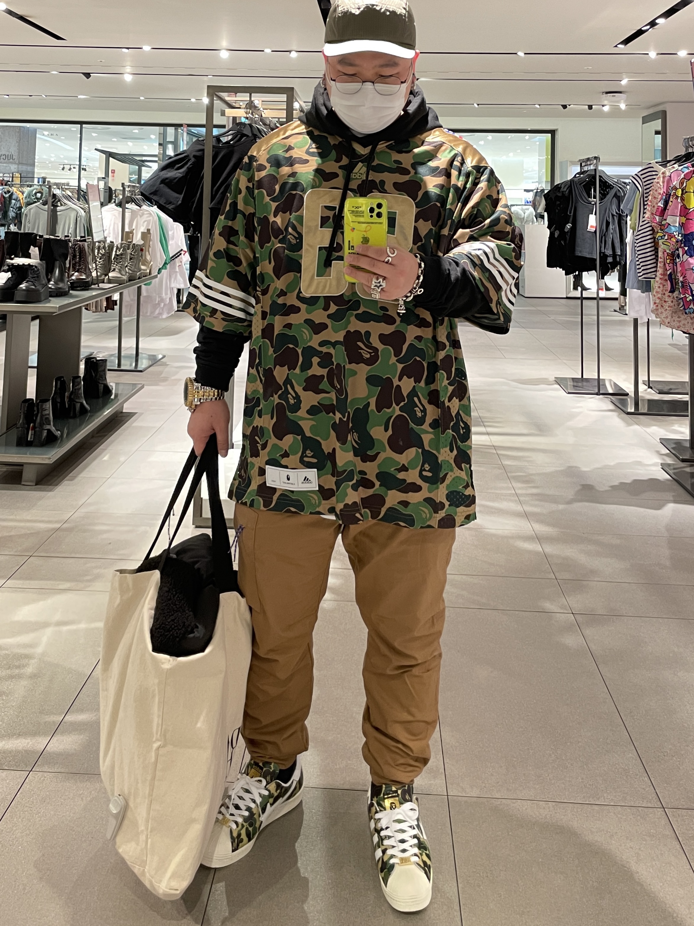 Adidas x BAPE Superstar 80s Green Camo 착용 스타일
