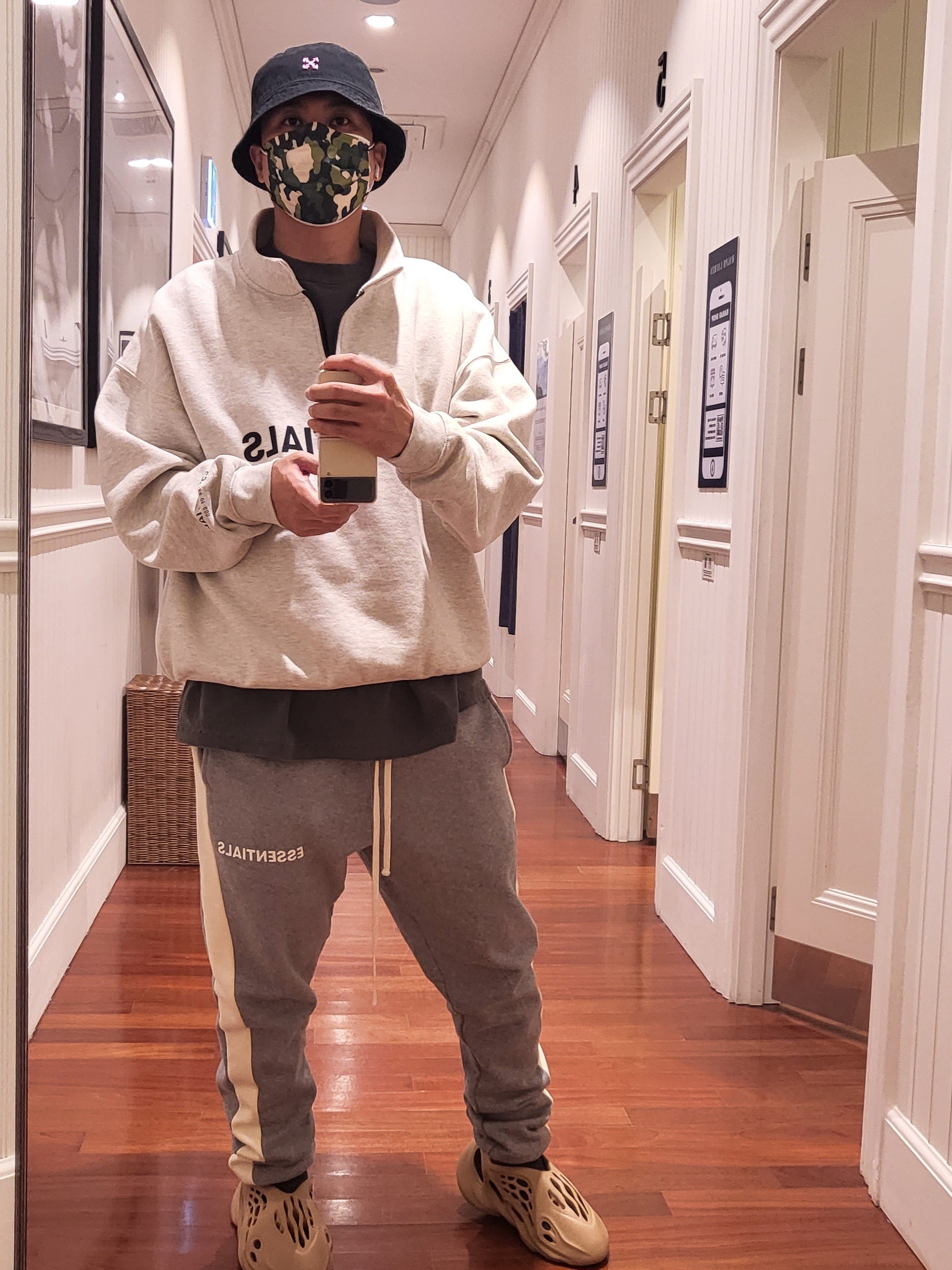 Essentials Half-Zip Pullover Oatmeal/Oatmeal Heather/Light Heather Oatmeal 2020, Adidas Yeezy Foam RNNR Ochre 착용 스타일