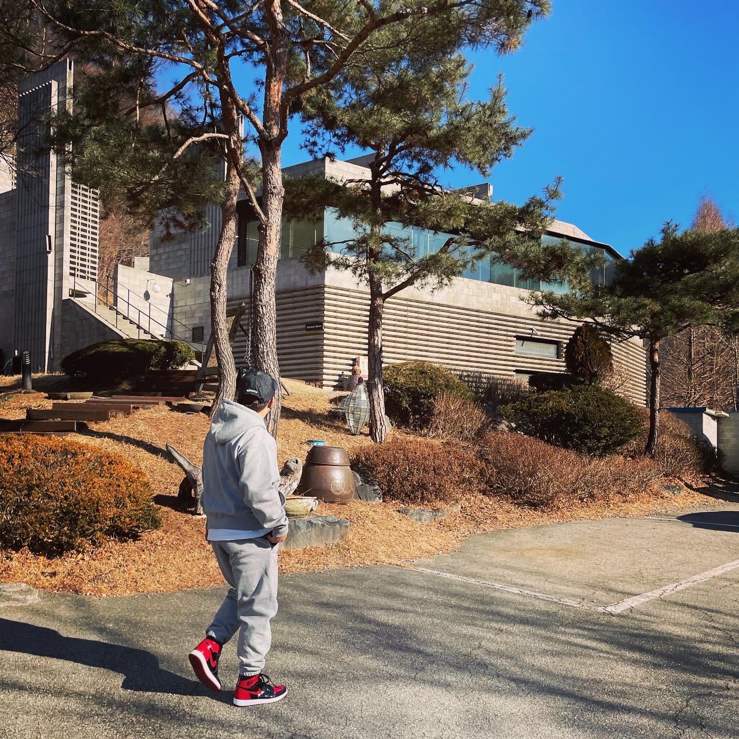 Nike NRG Solo Swoosh Fleece Pants Dark Grey Heather - Asia, Nike NRG Solo Swoosh Fleece Hoodie Dark Grey Heather - Asia 착용 스타일 - 2