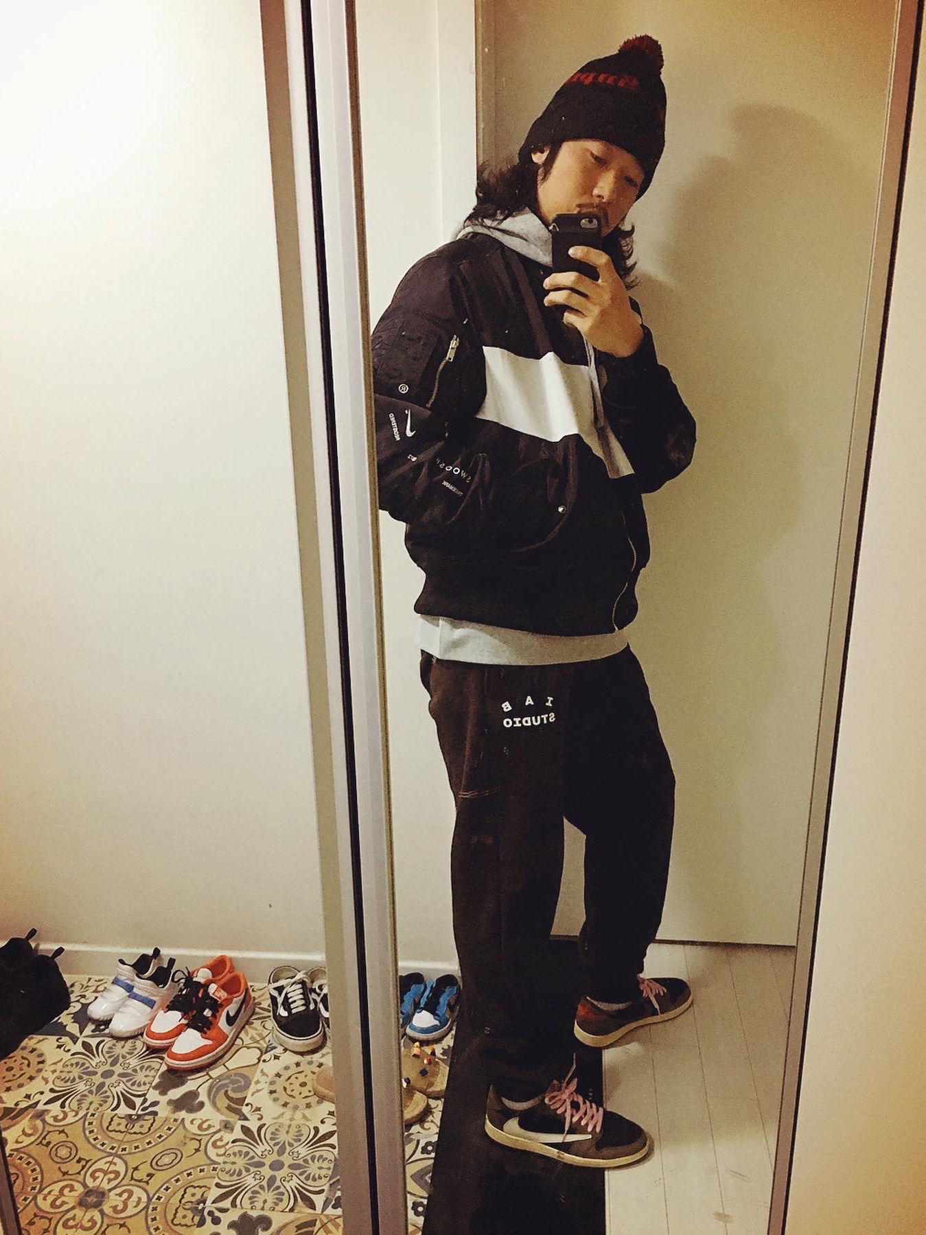 Jordan 1 x Travis Scott Retro Low OG SP Mocha, IAB Studio Sweatpants Brown 착용 스타일 - 2