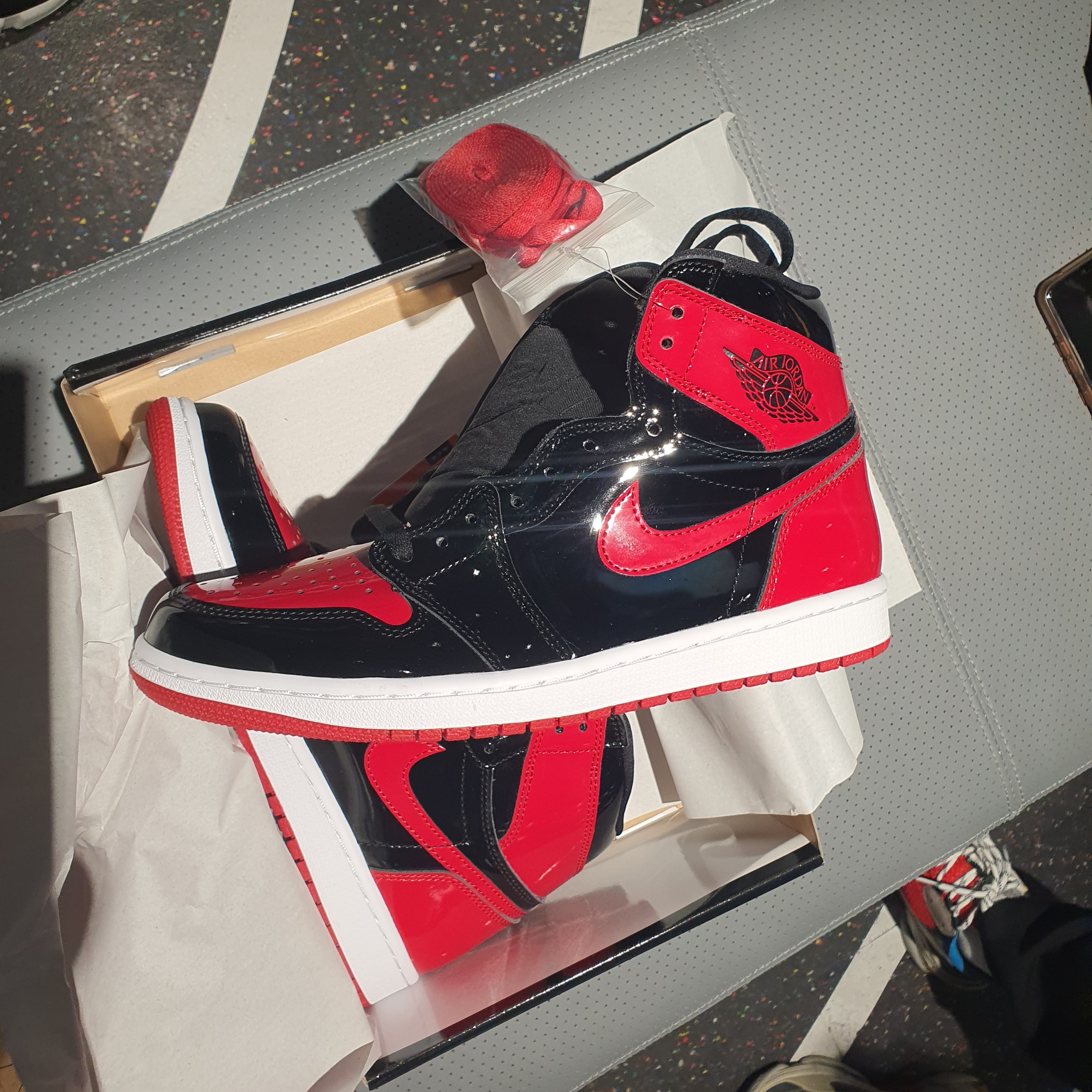 Jordan 1 Retro High OG Patent Bred 착용 스타일 - 4