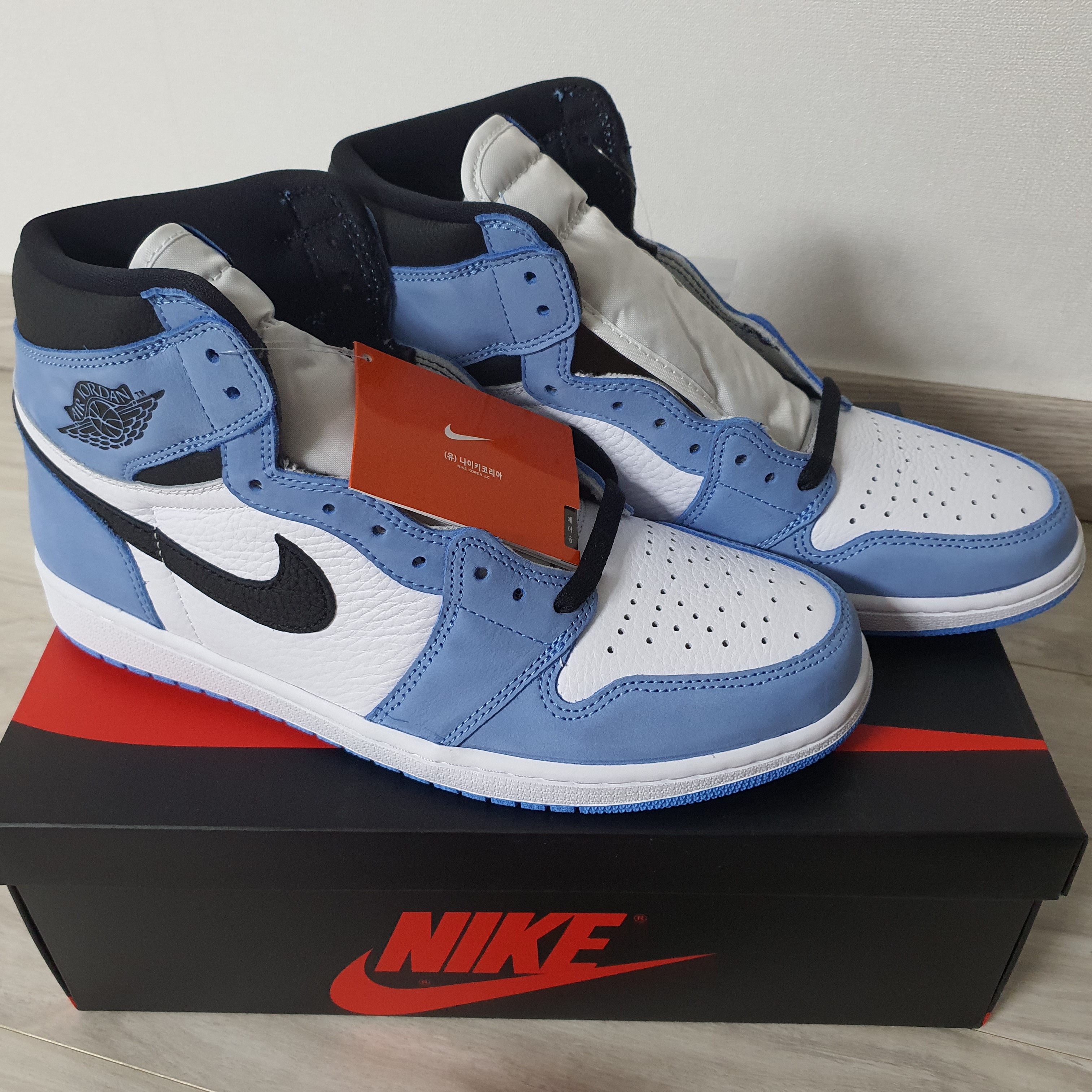 Jordan 1 Retro High OG University Blue 착용 스타일 - 2