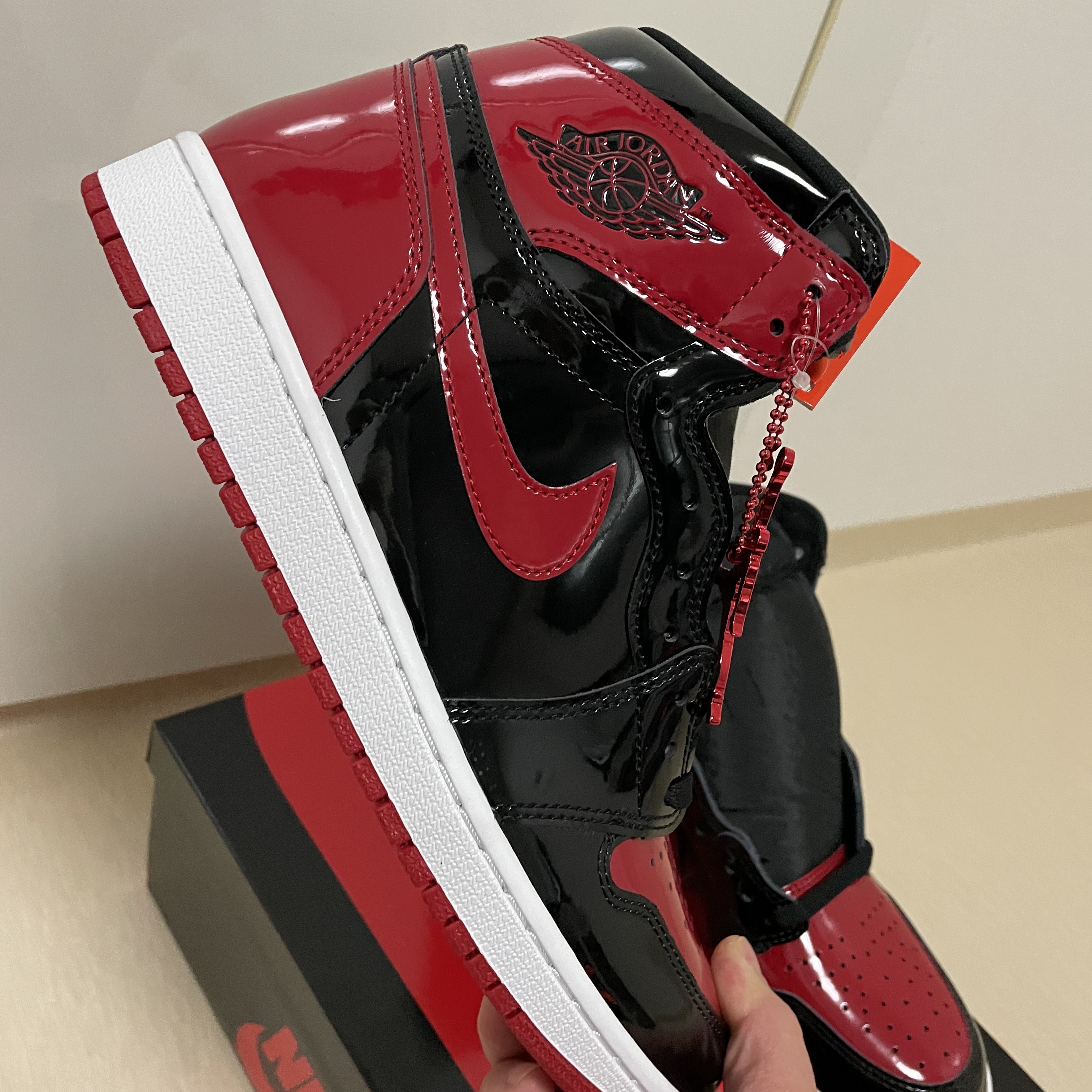 Jordan 1 Retro High OG Patent Bred 착용 스타일 - 1