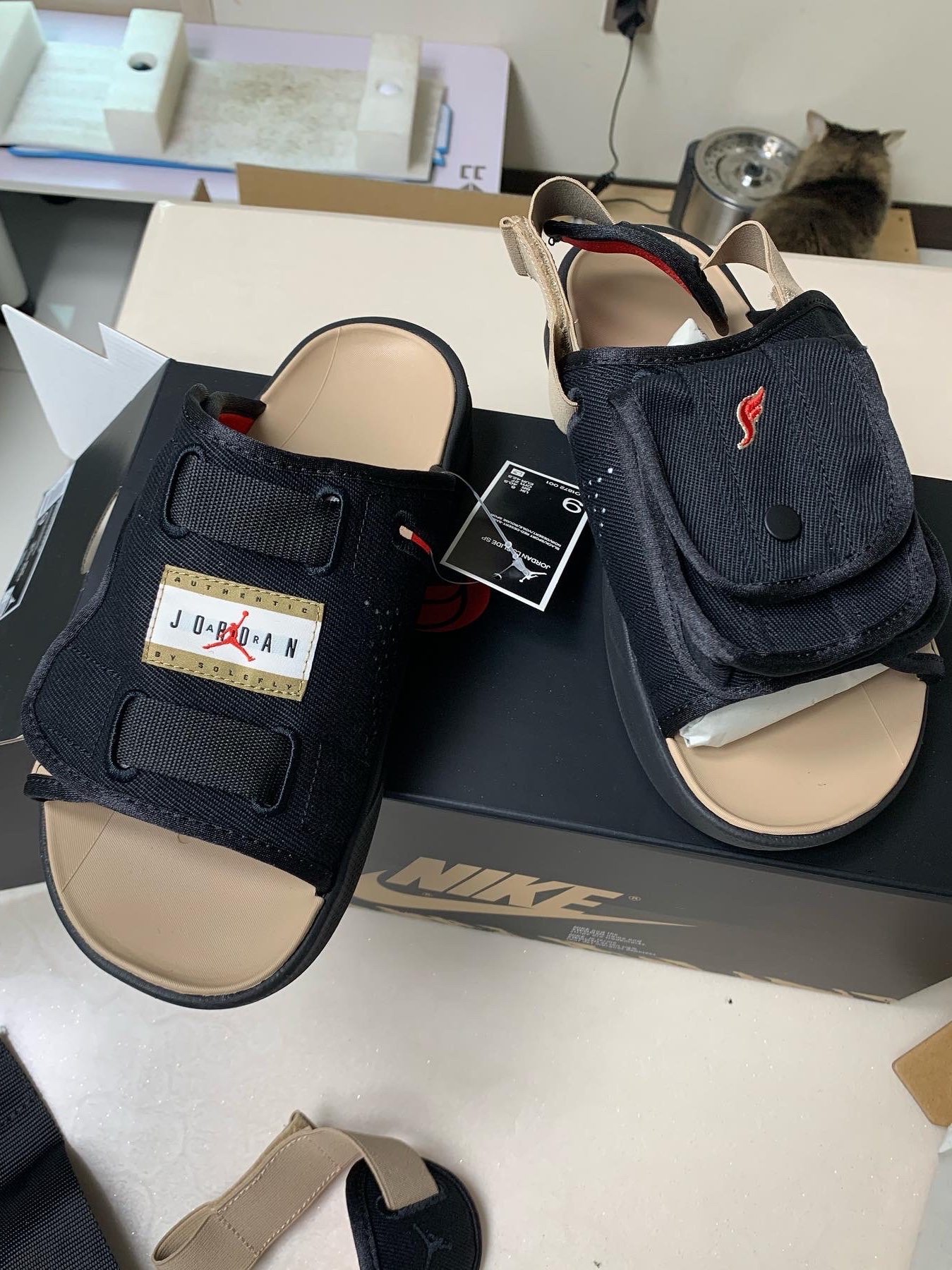 Jordan x SoleFly LS Slide SP Black and Sport Red 착용 스타일 - 4