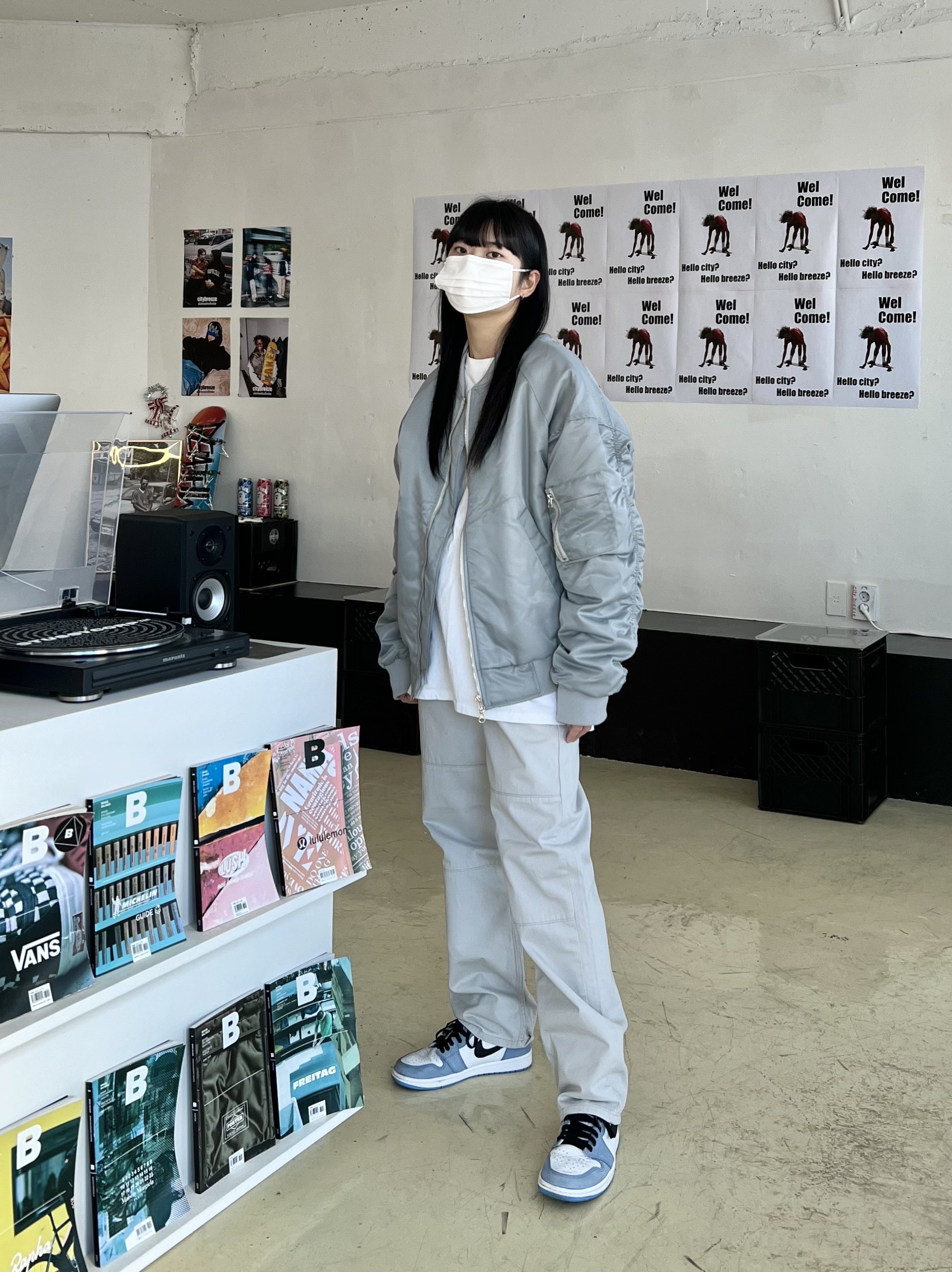 Jordan 1 Retro High OG University Blue, Stussy Basic Stussy LS T-Shirt White 2021 착용 스타일 - 4