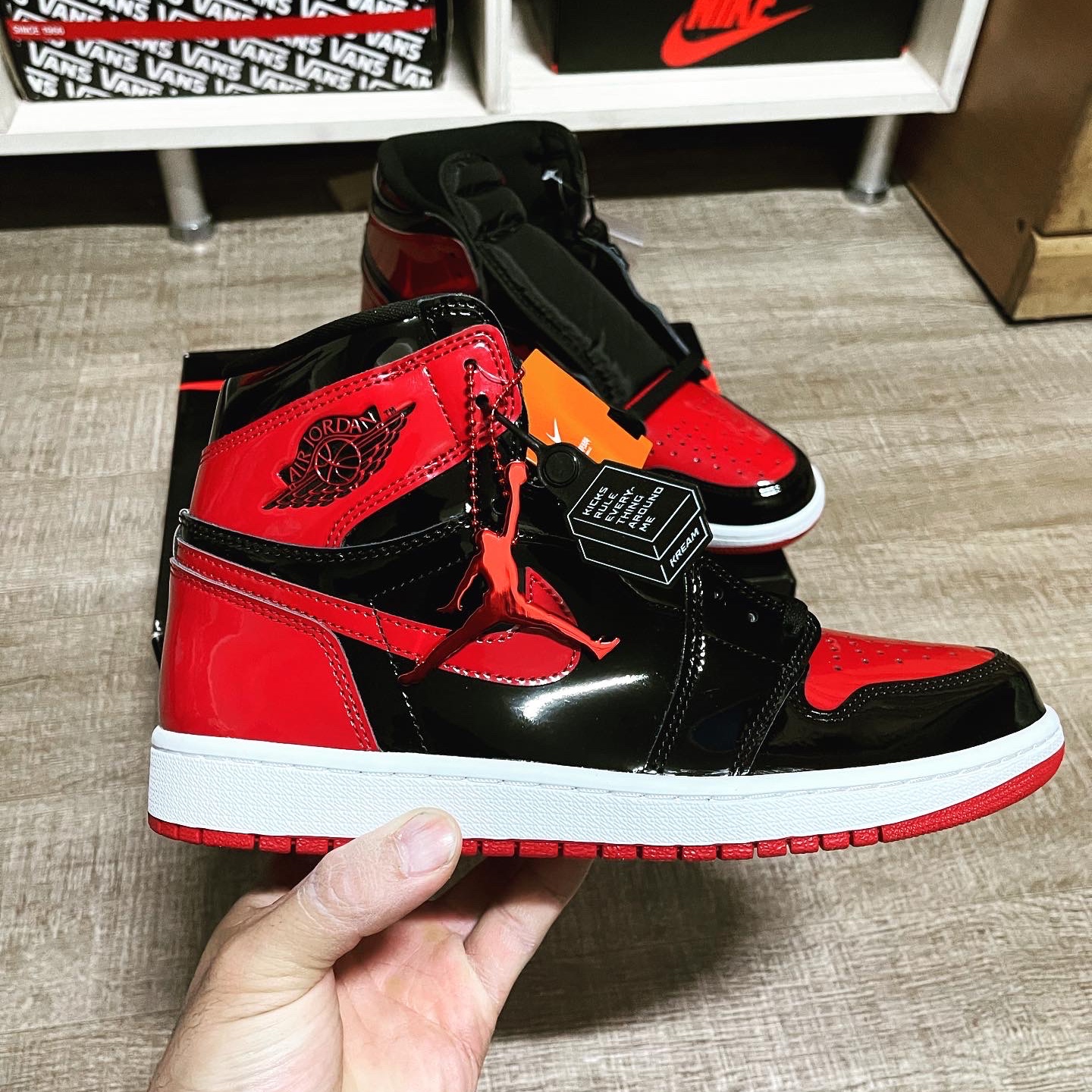 Jordan 1 Retro High OG Patent Bred 착용 스타일 - 4