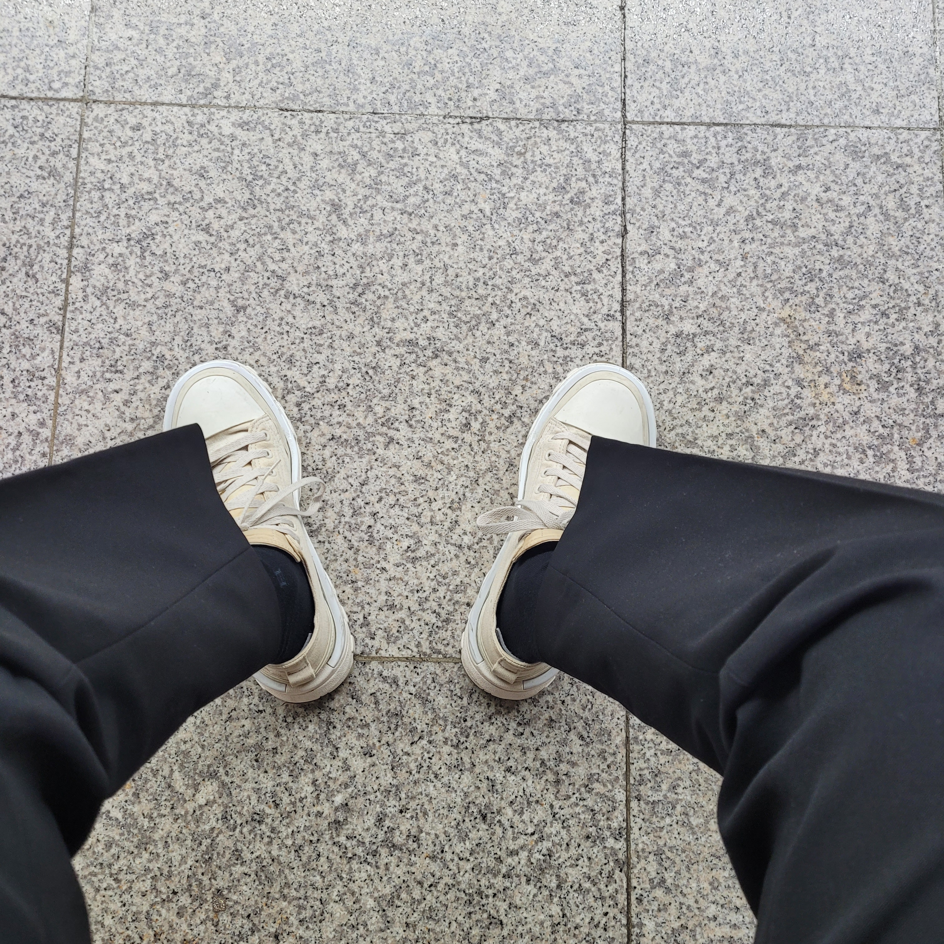 Adidas x Raf Simons New Runner Talc 착용 스타일
