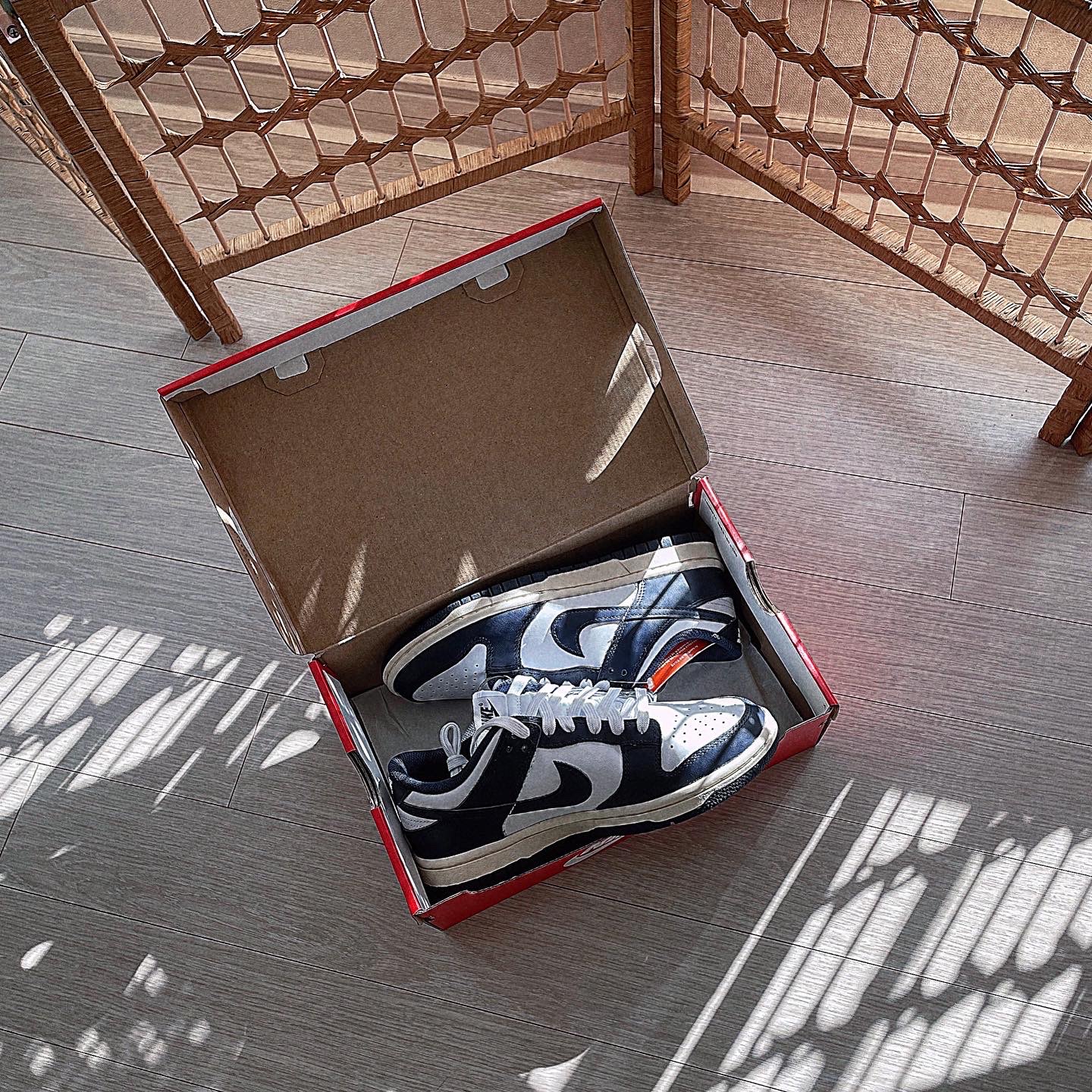 (W) Nike Dunk Low Vintage Midnight Navy 착용 스타일 - 1