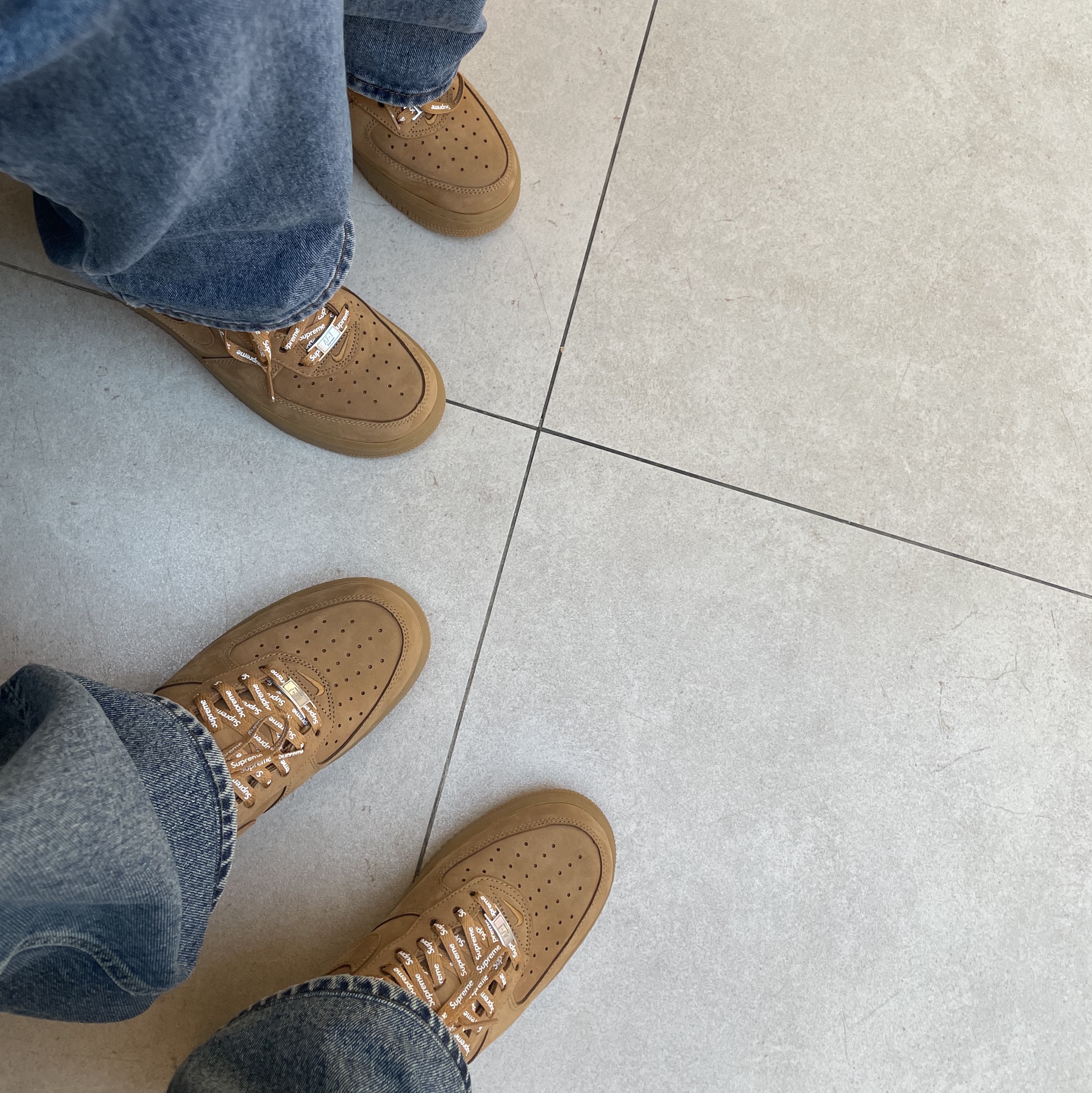 Nike x Supreme Air Force 1 Low Flax 착용 스타일