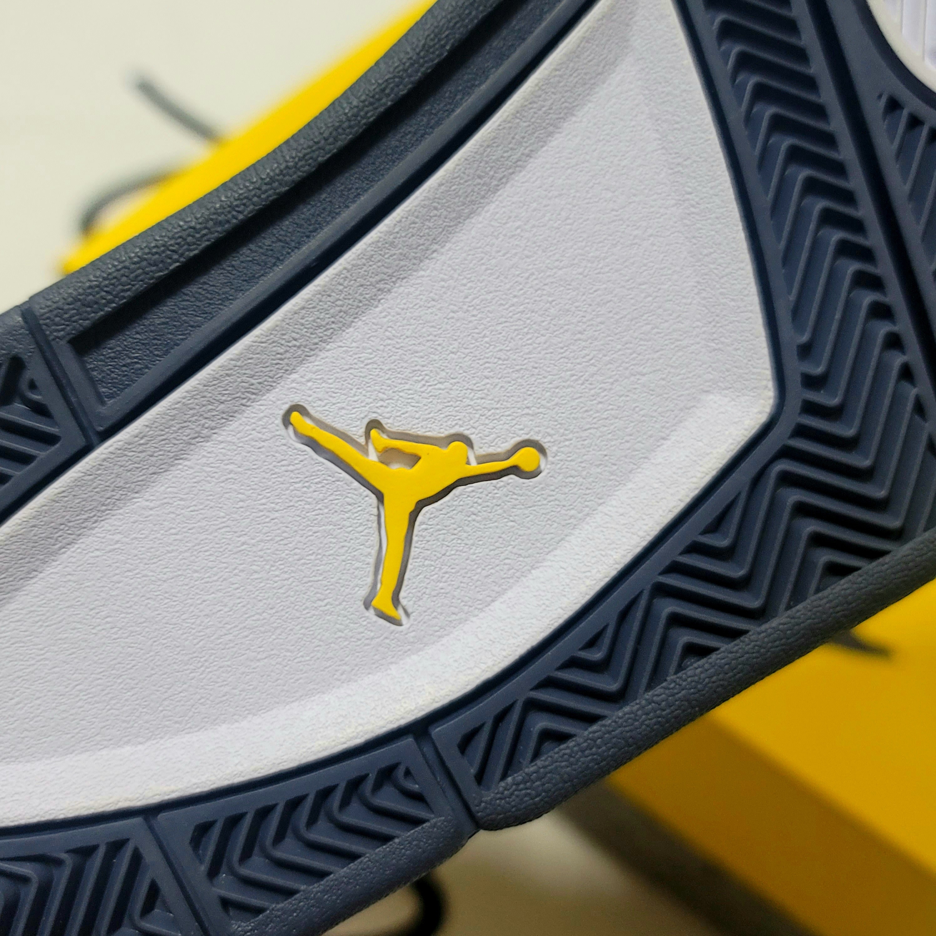 Jordan 4 Retro Tour Yellow 착용 스타일 - 3