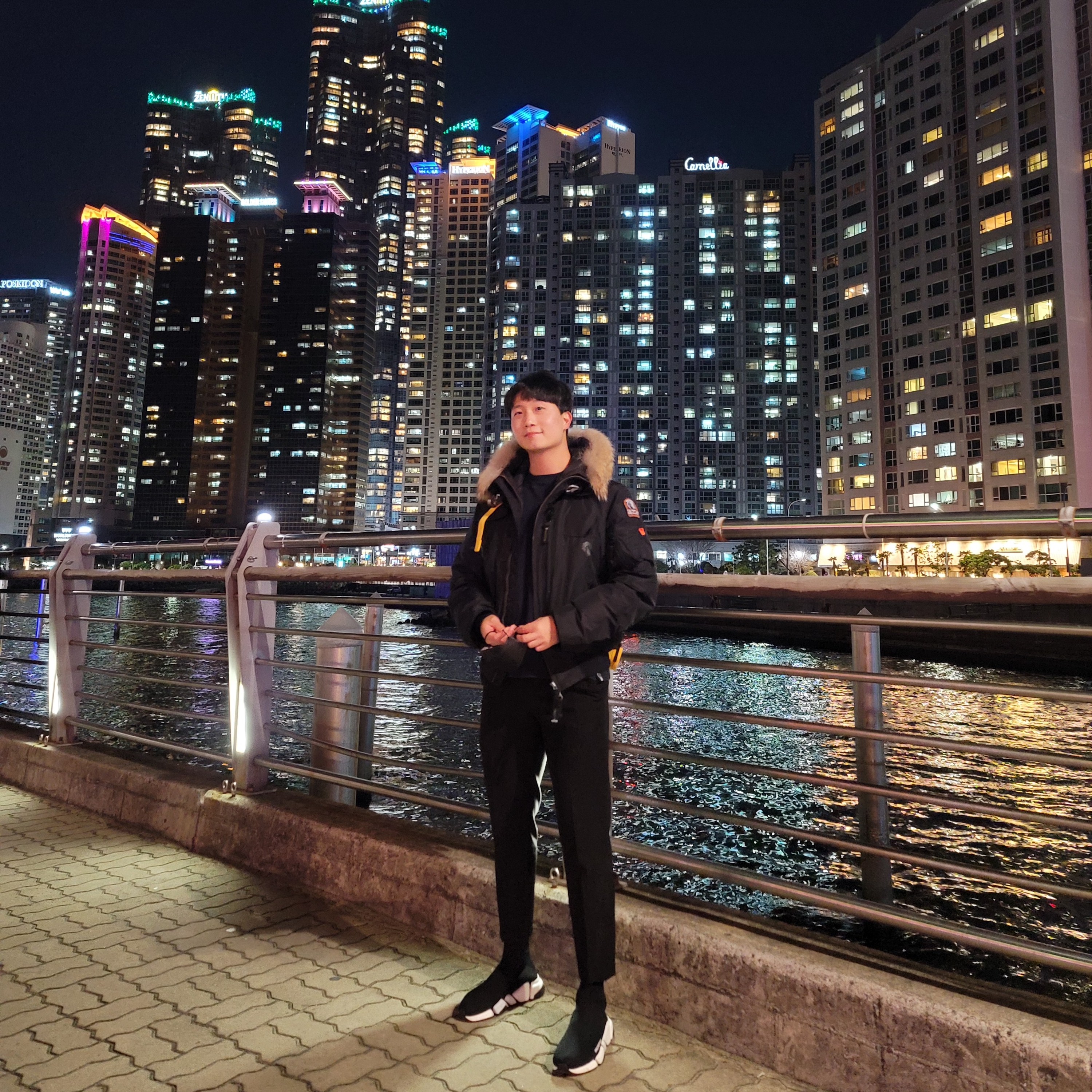 Balenciaga Speed 2.0 Trainer Black Knit White Sole 2021, Parajumpers Gobi Masterpiece Jacket Black - 21FW 착용 스타일