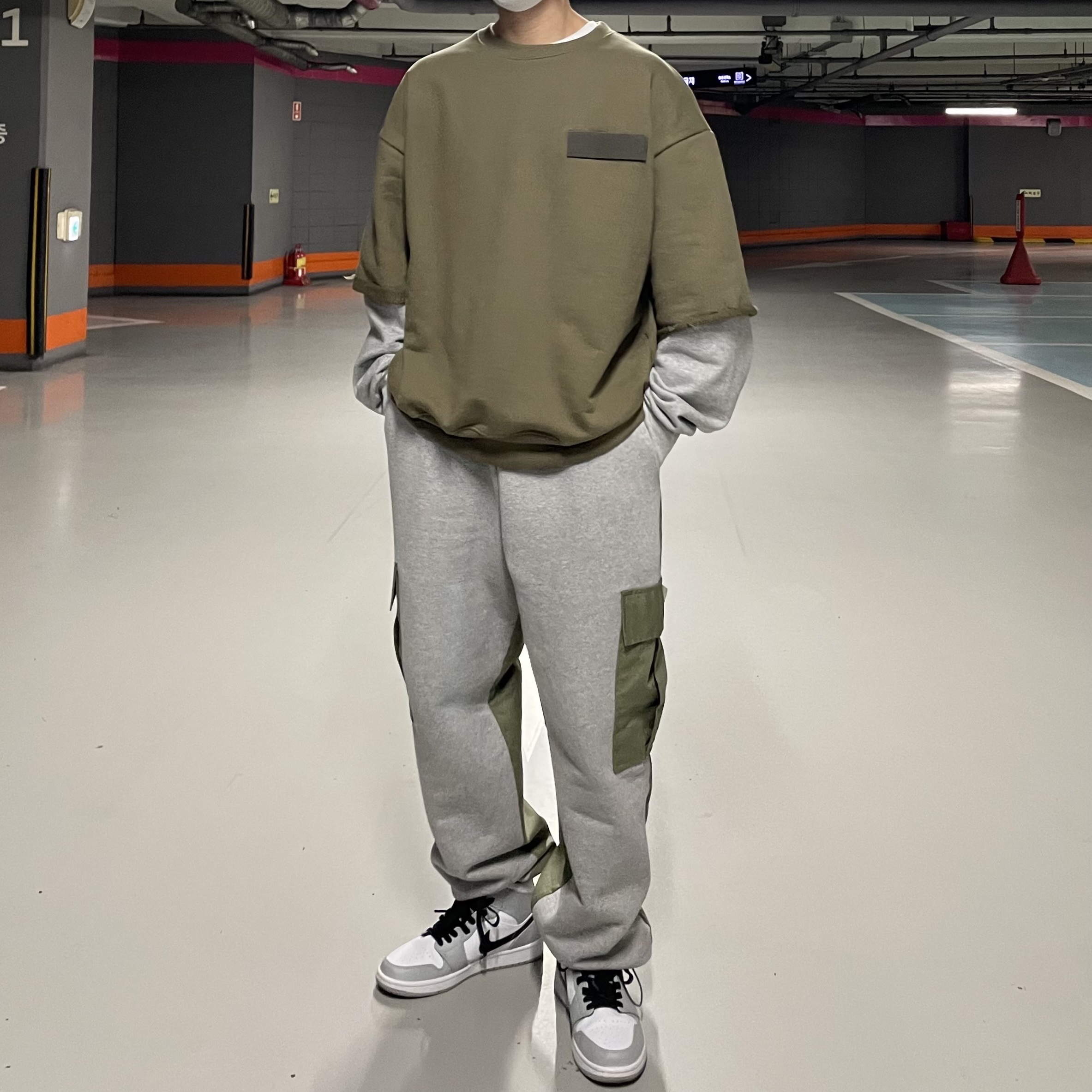 Jordan 1 Mid Light Smoke Grey 착용 스타일 - 2
