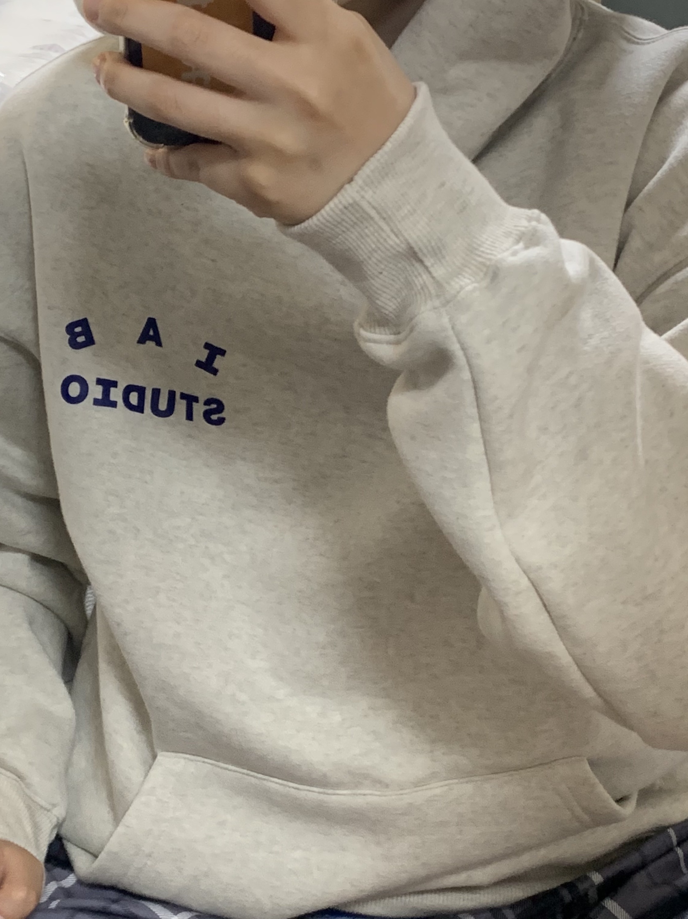 IAB Studio Hoodie Oatmeal Gray - 21SS, IAB Studio White & Ash Blue Socks (3 Pack) 착용 스타일 - 2