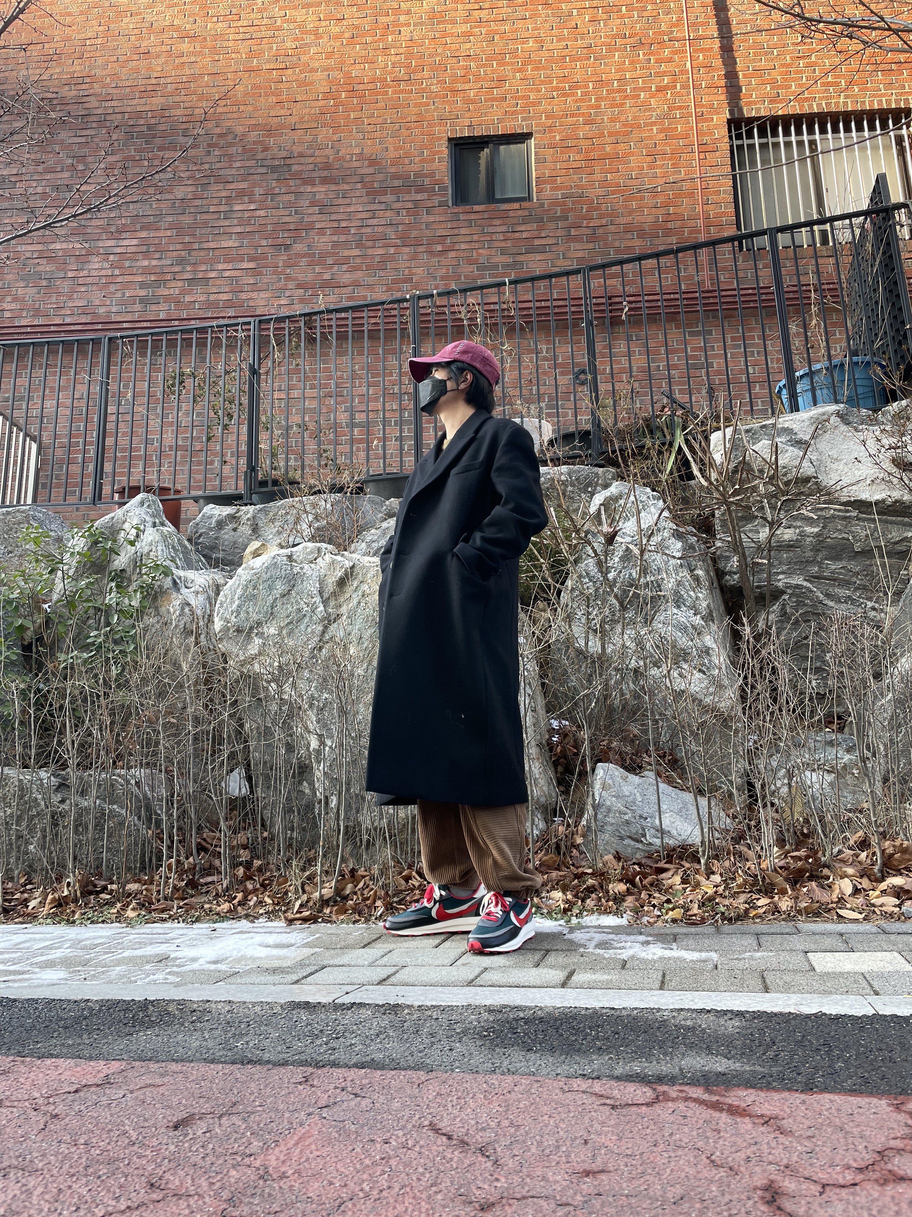 Nike x Sacai x Undercover LDWaffle Midnight Spruce University Red 착용 스타일