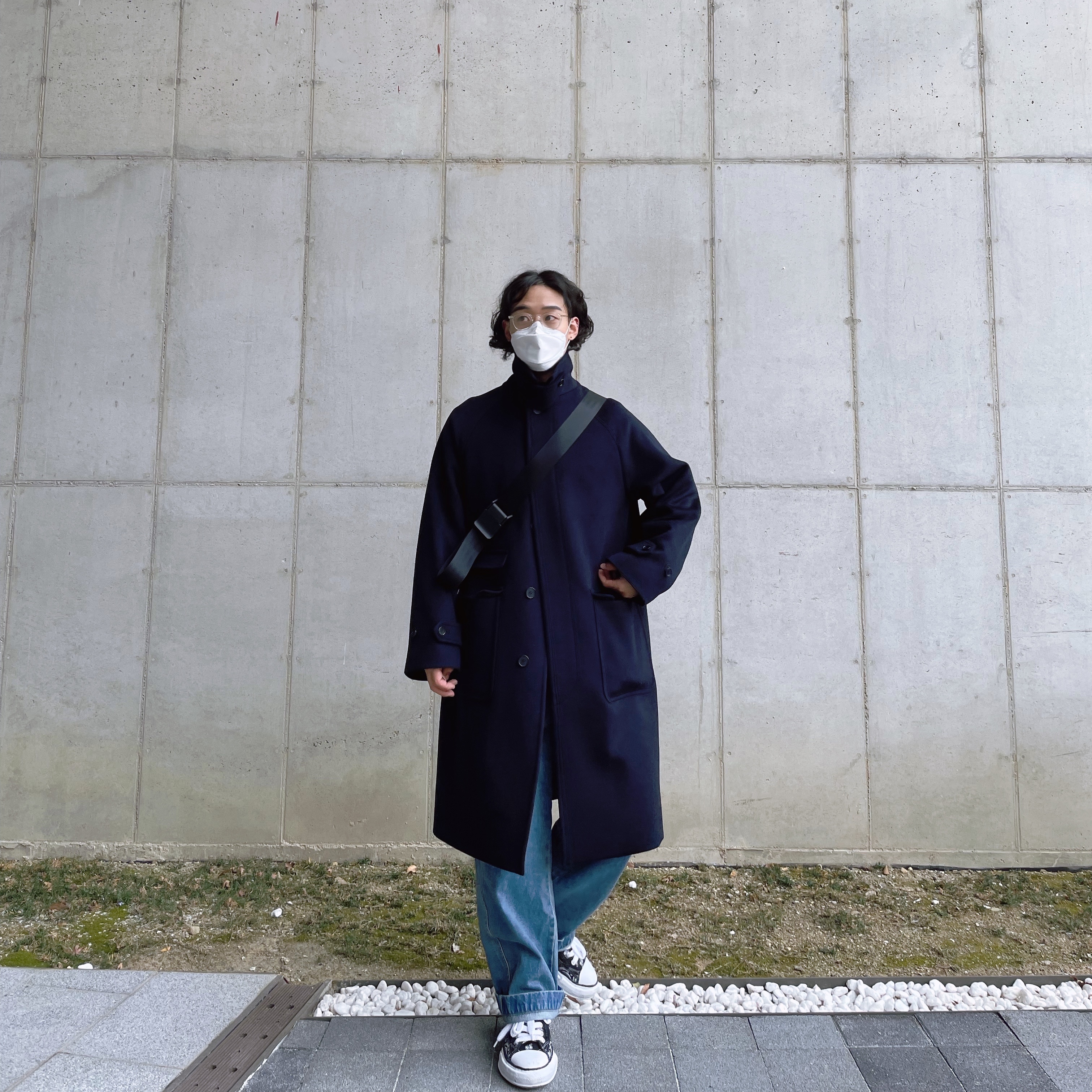 Maison Mihara Yasuhiro Peterson OG Sole Canvas Bandana Low-top Sneakers Black, Ader Error Trace Admore Crossbody Bag White 착용 스타일 - 1