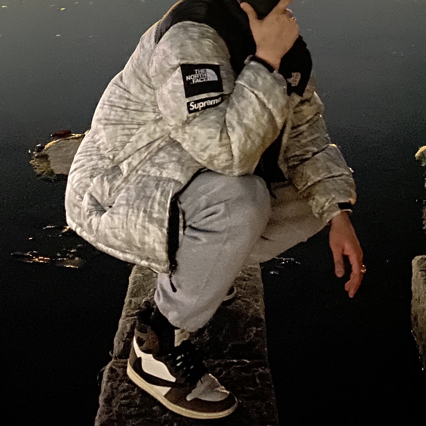 Supreme x The North Face Paper Print Nuptse Jacket - 19FW, Jordan 1 x Travis Scott Retro High OG SP Mocha 착용 스타일